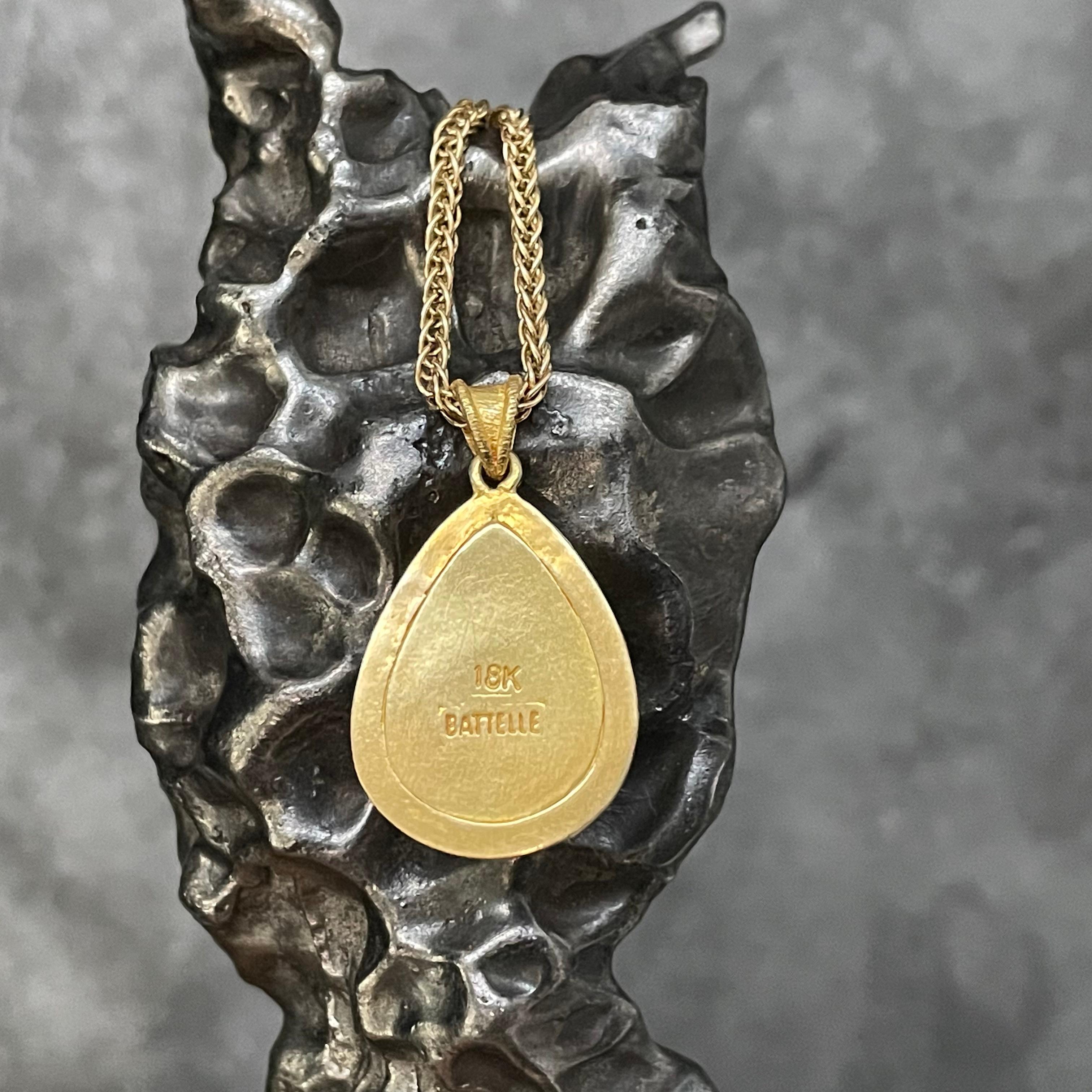 Steven Battelle Pendentif en or 18 carats avec pierre de lune arc-en-ciel de 7,5 carats en vente 1