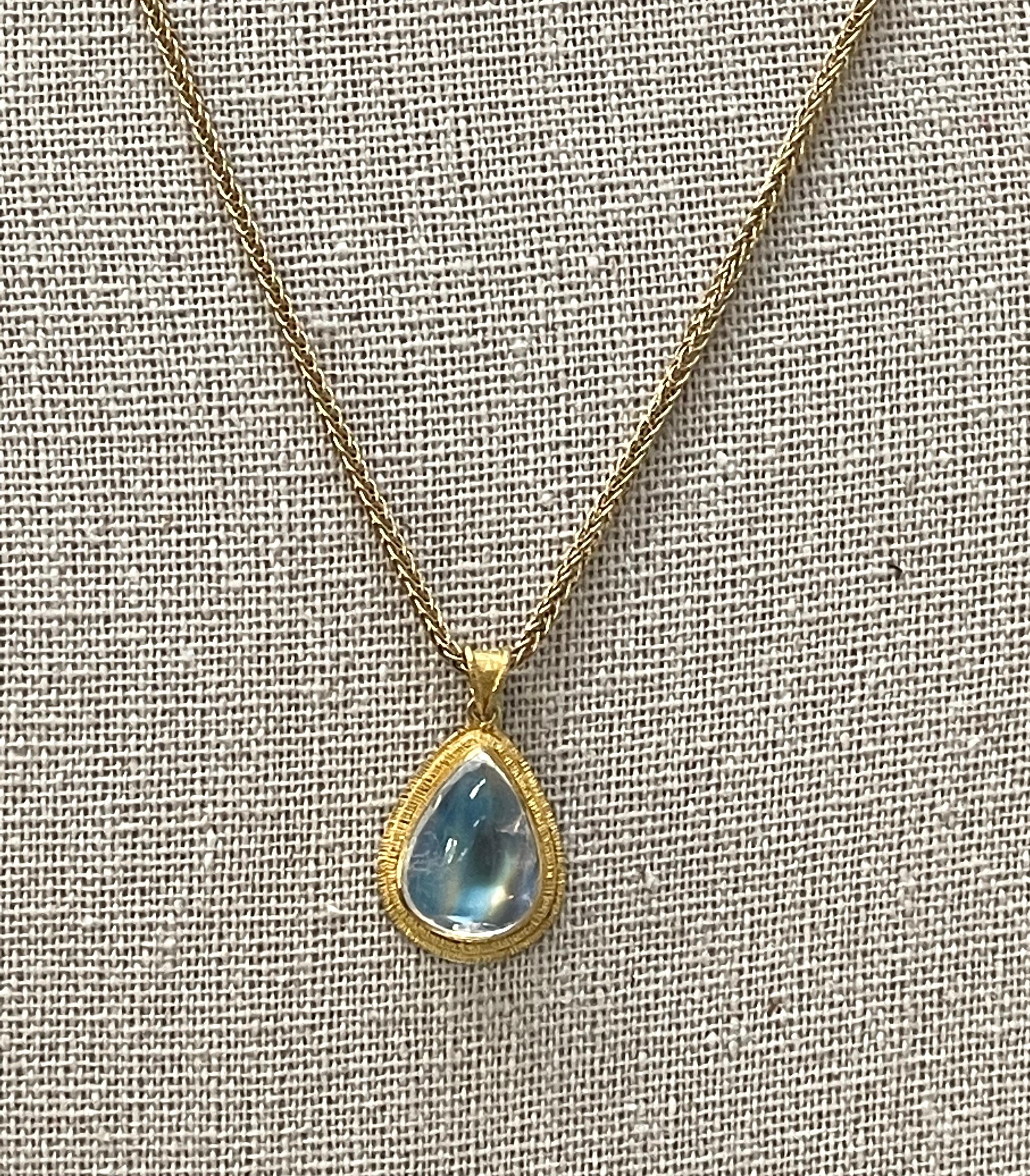 Steven Battelle Pendentif en or 18 carats avec pierre de lune arc-en-ciel de 7,5 carats en vente 2