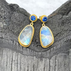 Steven Battelle 7.5 Carats Rainbow Moonstone Kyanite 18K Gold Post Earrings