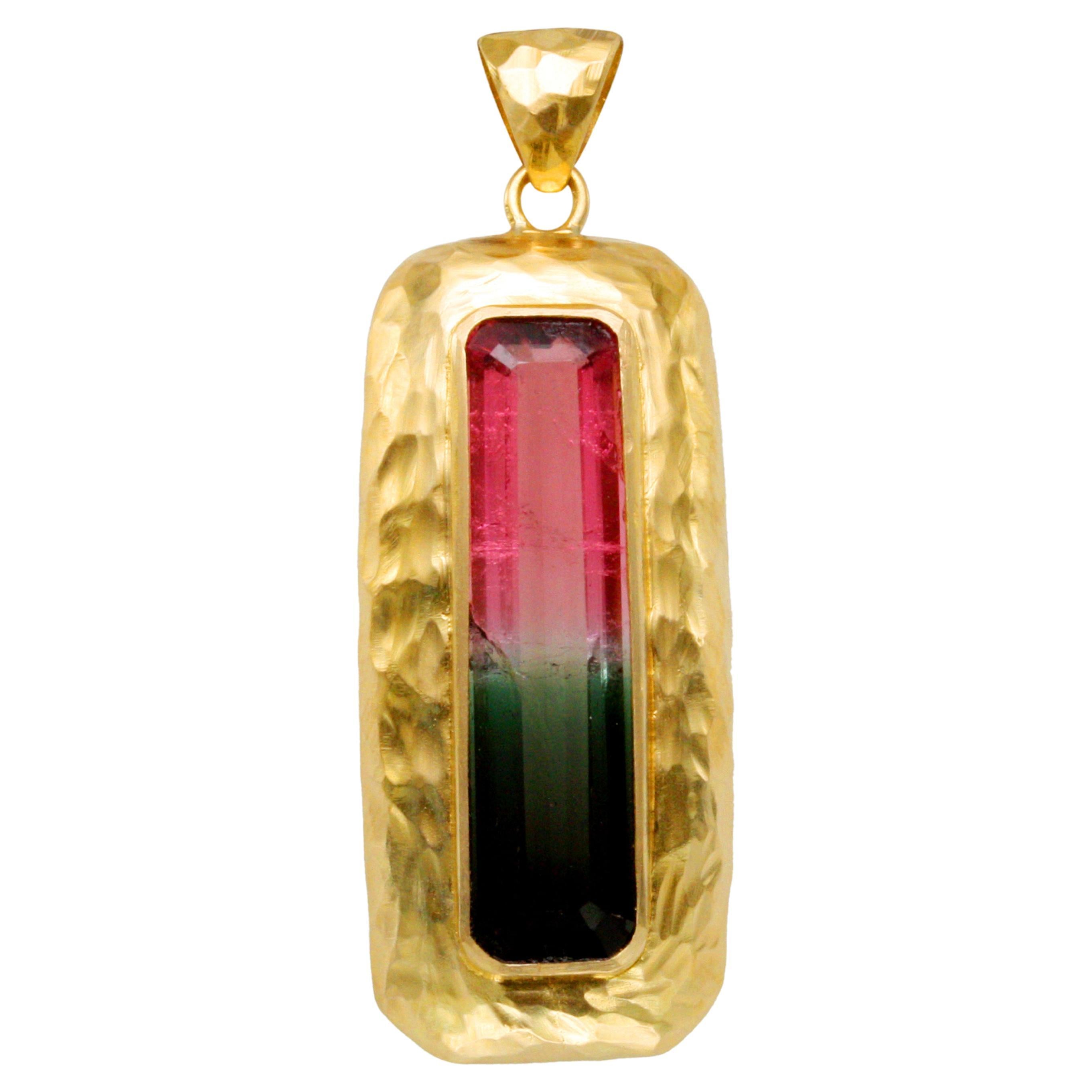 Steven Battelle Pendentif en or 18 carats avec tourmaline melon d'eau de 7,5 carats  en vente