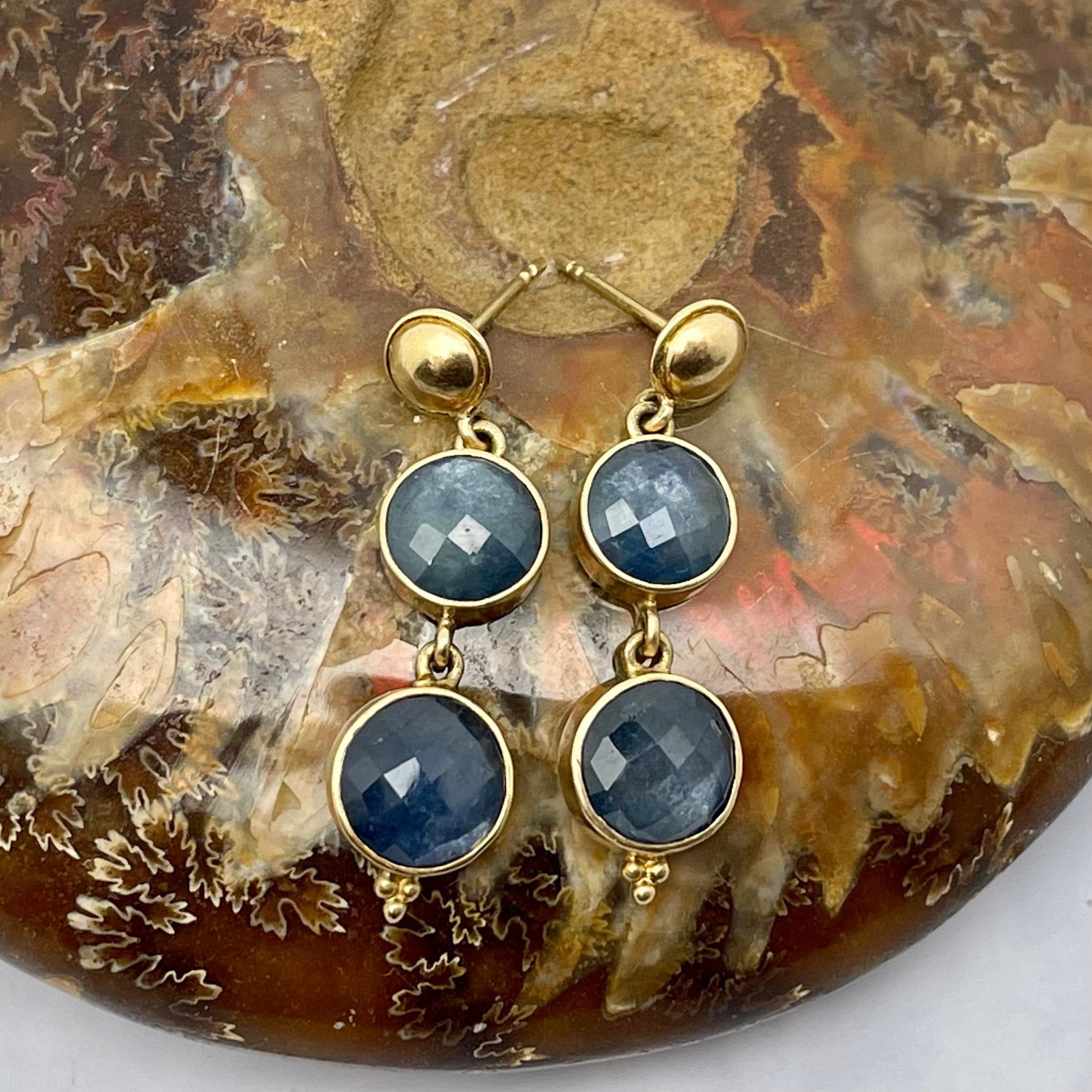 Steven Battelle 7.6 Carats Blue Sapphire 18K Gold Earrings In New Condition For Sale In Soquel, CA