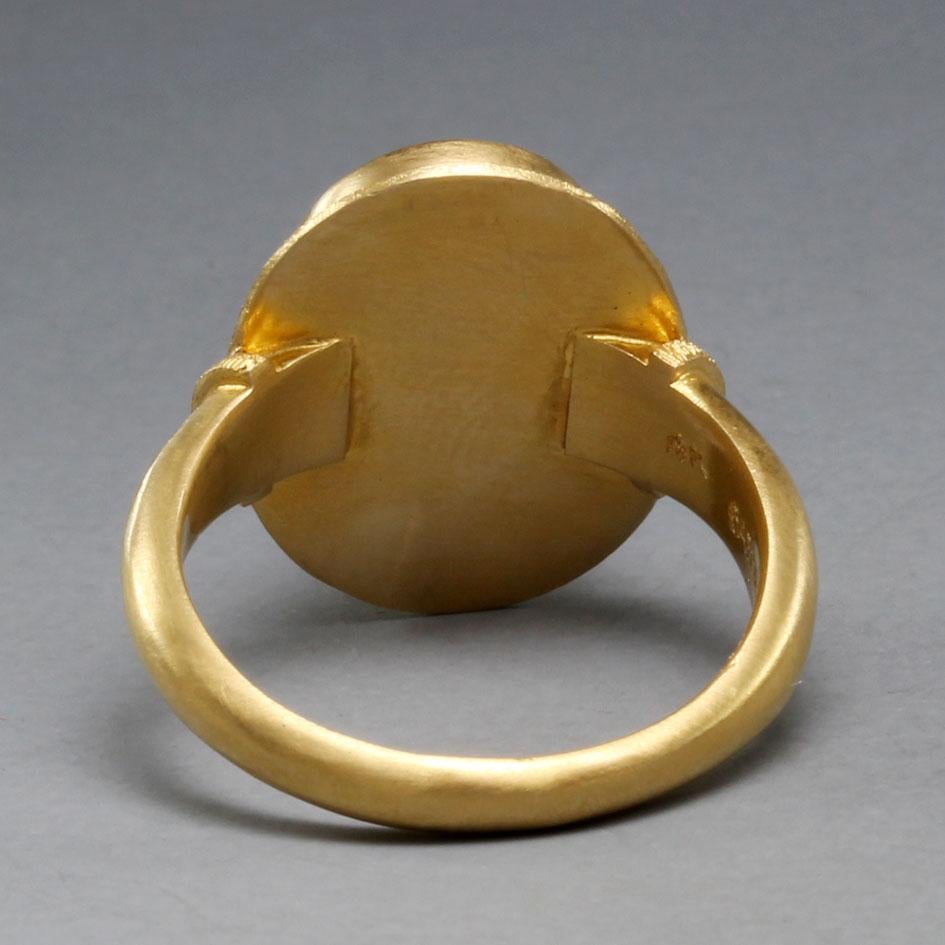 Women's or Men's Steven Battelle 7.6 Carats Rainbow Moonstone Cabochon 18K Gold Ring For Sale
