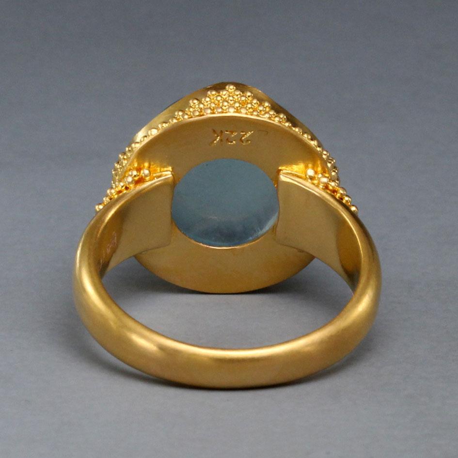 Contemporary Steven Battelle 7.7 Carats Cabochon Aquamarine 22 Karat Gold Ring For Sale