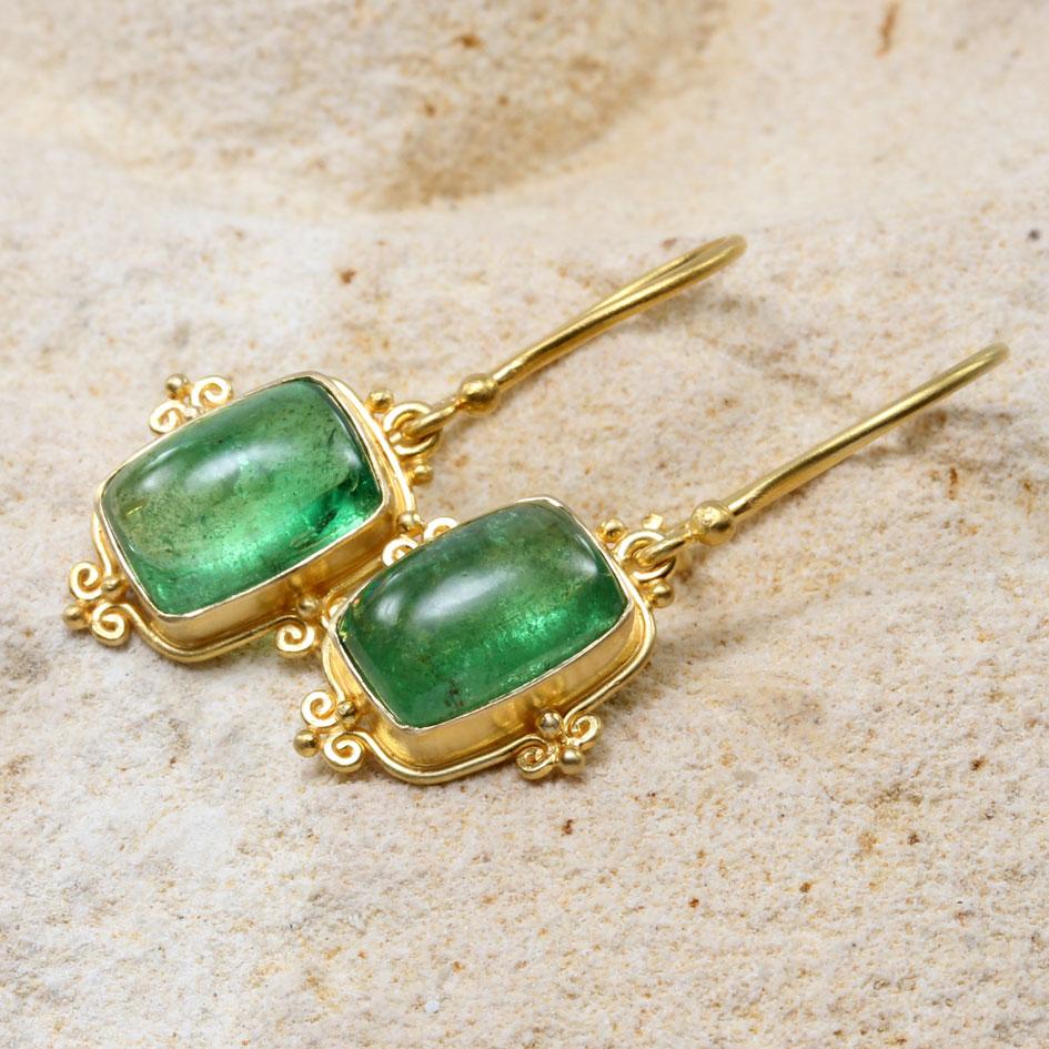 Steven Battelle 7.7 Carats Tsavorite Cabochon 18K Gold Wire Earrings In New Condition For Sale In Soquel, CA