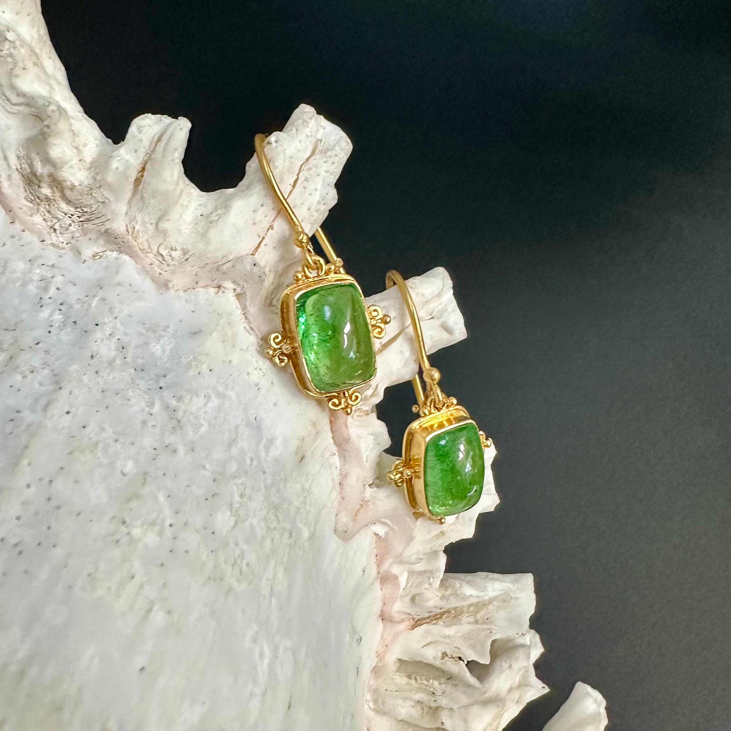 Steven Battelle 7.7 Carats Tsavorite Cabochon 18K Gold Wire Earrings For Sale 4