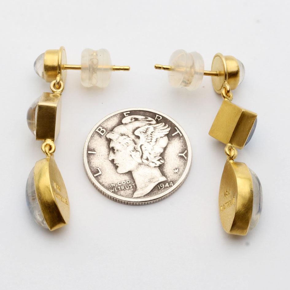 Contemporaneo Steven Battelle 7.9 Carats Rainbow Moonstone 18K Gold Post Earrings in vendita