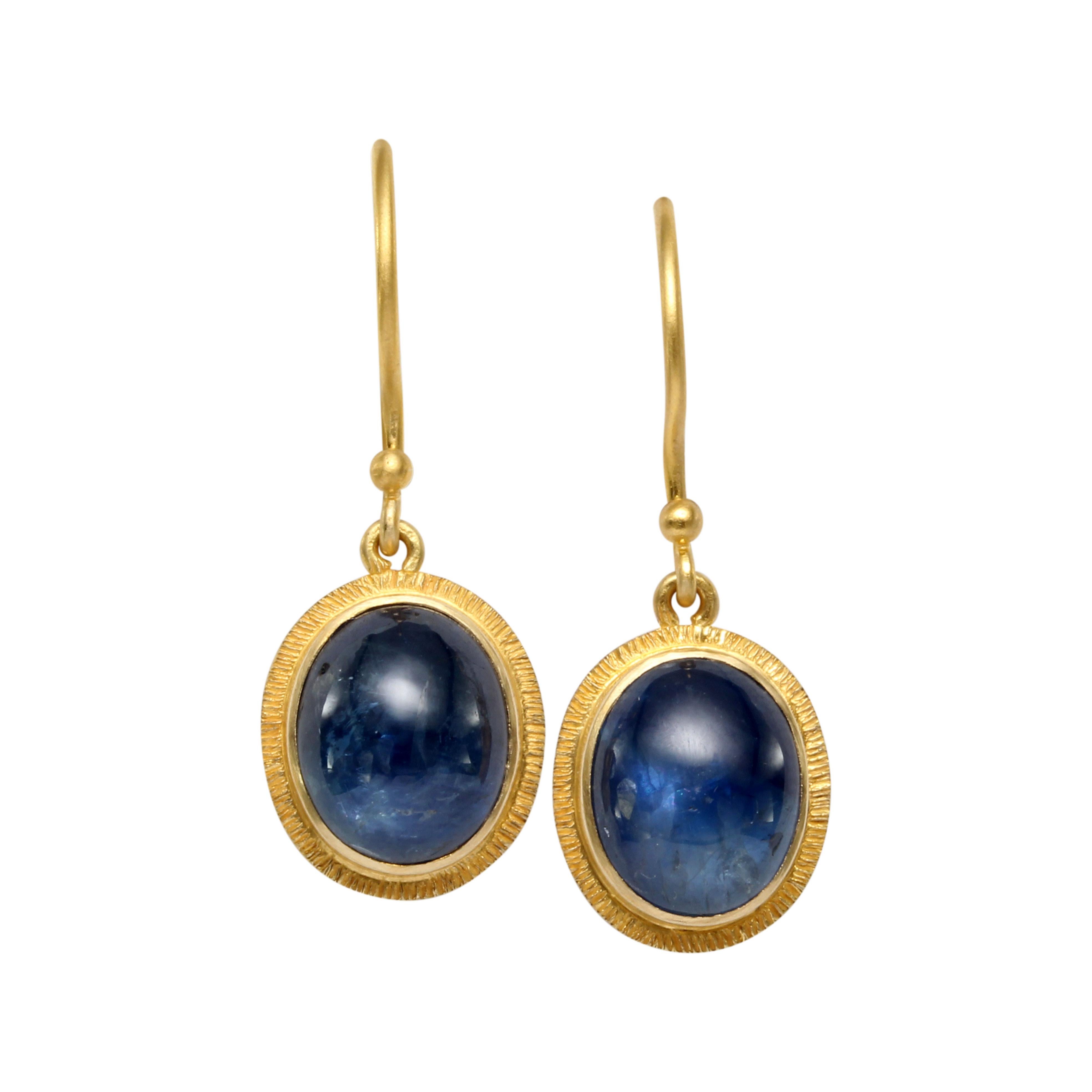 Steven Battelle 8.1 Carats Cabochon Blue Sapphire 18K Gold Wire Earrings  For Sale 1