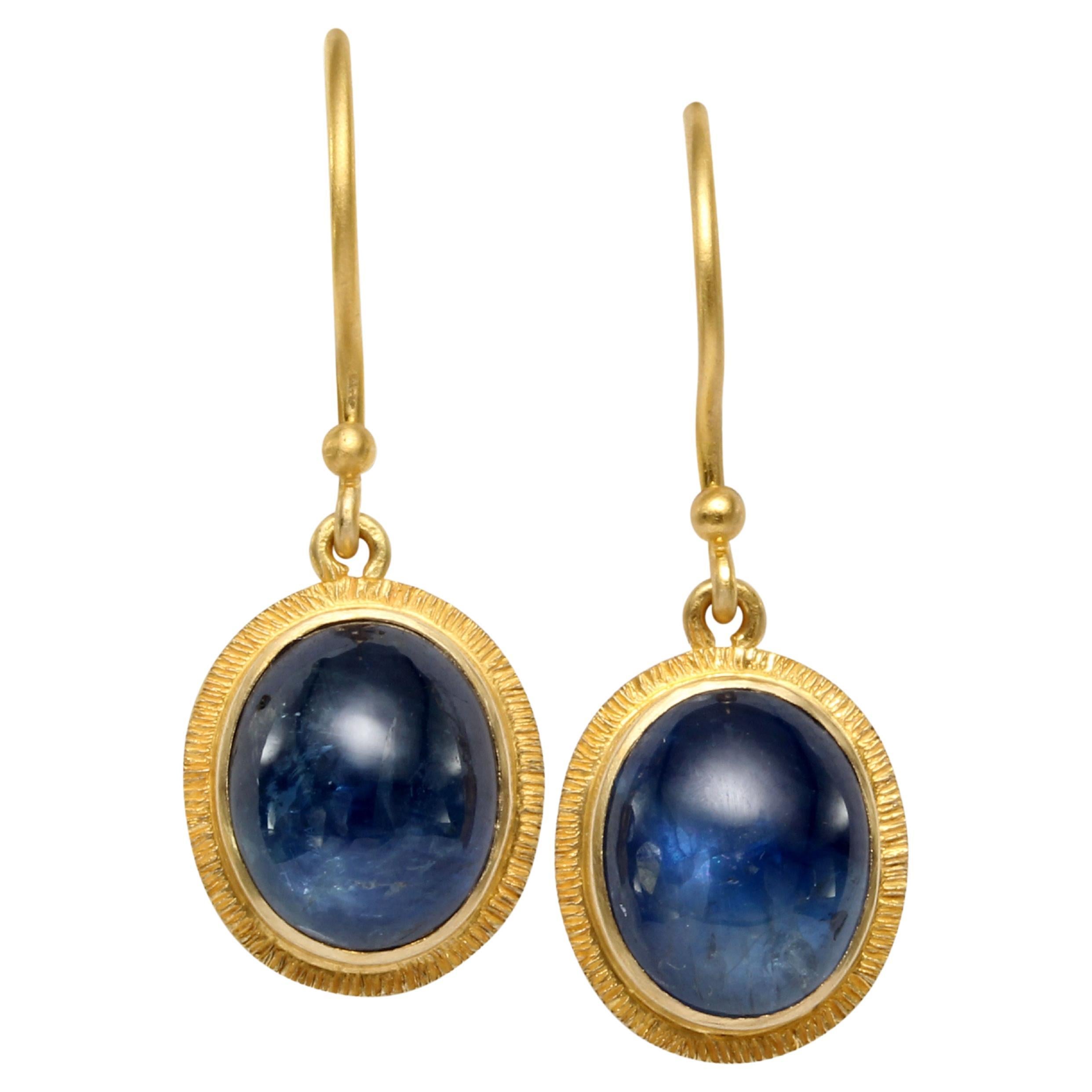 Steven Battelle 8.1 Carats Cabochon Blue Sapphire 18K Gold Wire Earrings  For Sale