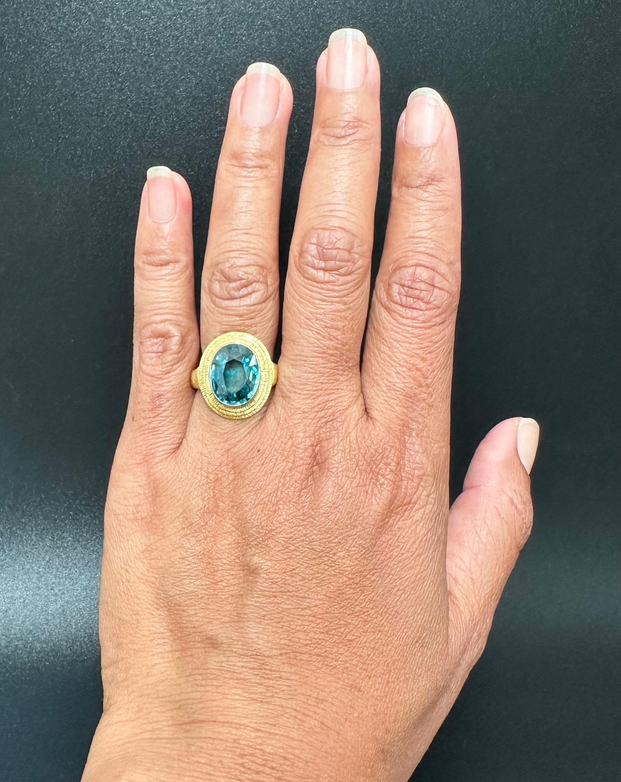 Steven Battelle 8.5 Carats Blue Zircon 18K Gold Ring For Sale 5