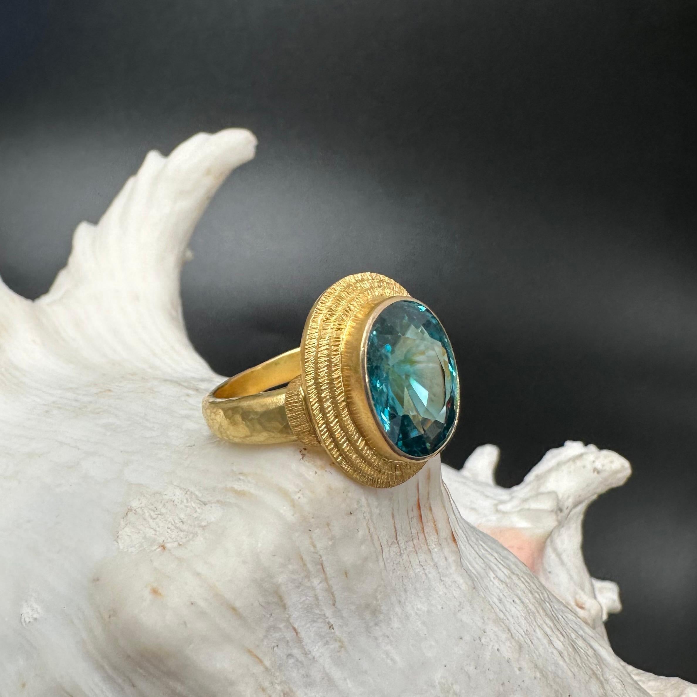 Steven Battelle 8.5 Carats Blue Zircon 18K Gold Ring For Sale 7