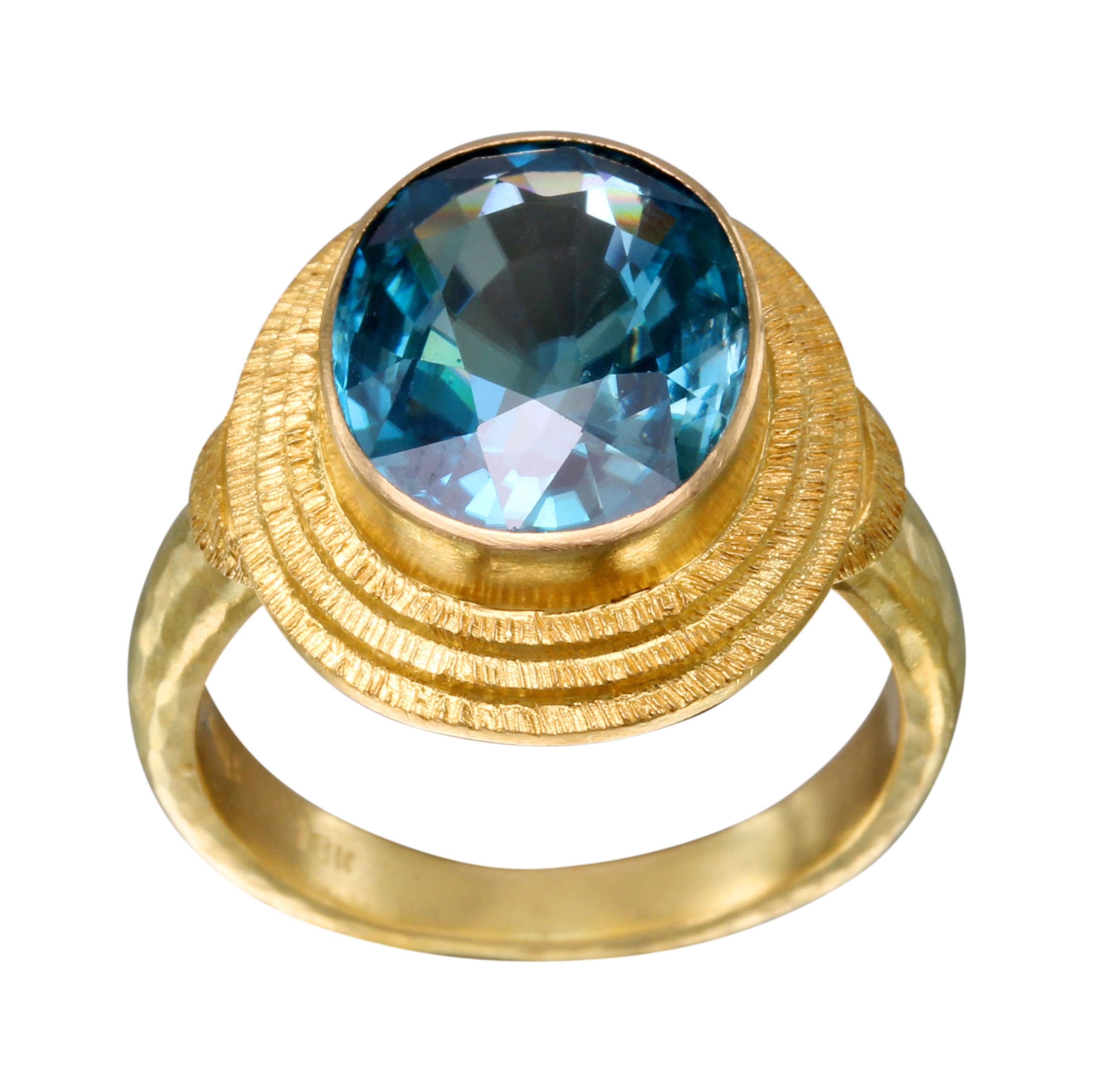 Women's or Men's Steven Battelle 8.5 Carats Blue Zircon 18K Gold Ring For Sale