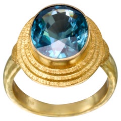 Steven Battelle, bague en or 18 carats avec zircon bleu de 8,5 carats