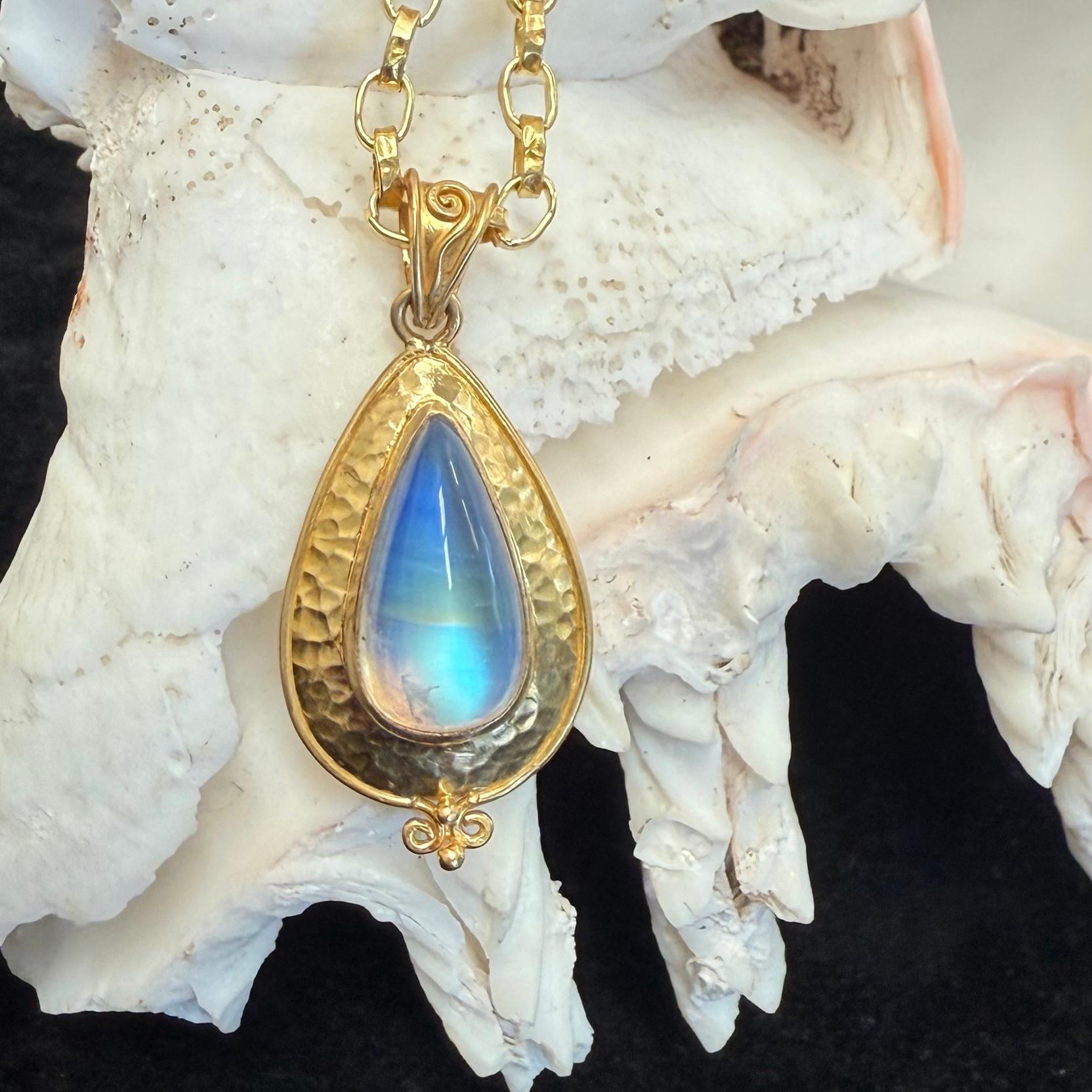 Steven Battelle Pendentif en or 18 carats avec pierre de lune arc-en-ciel de 8,5 carats en vente 4