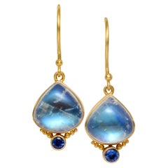 Steven Battelle 8.5 Carats Rainbow Moonstone Blue Sapphire 18K Gold Earrings