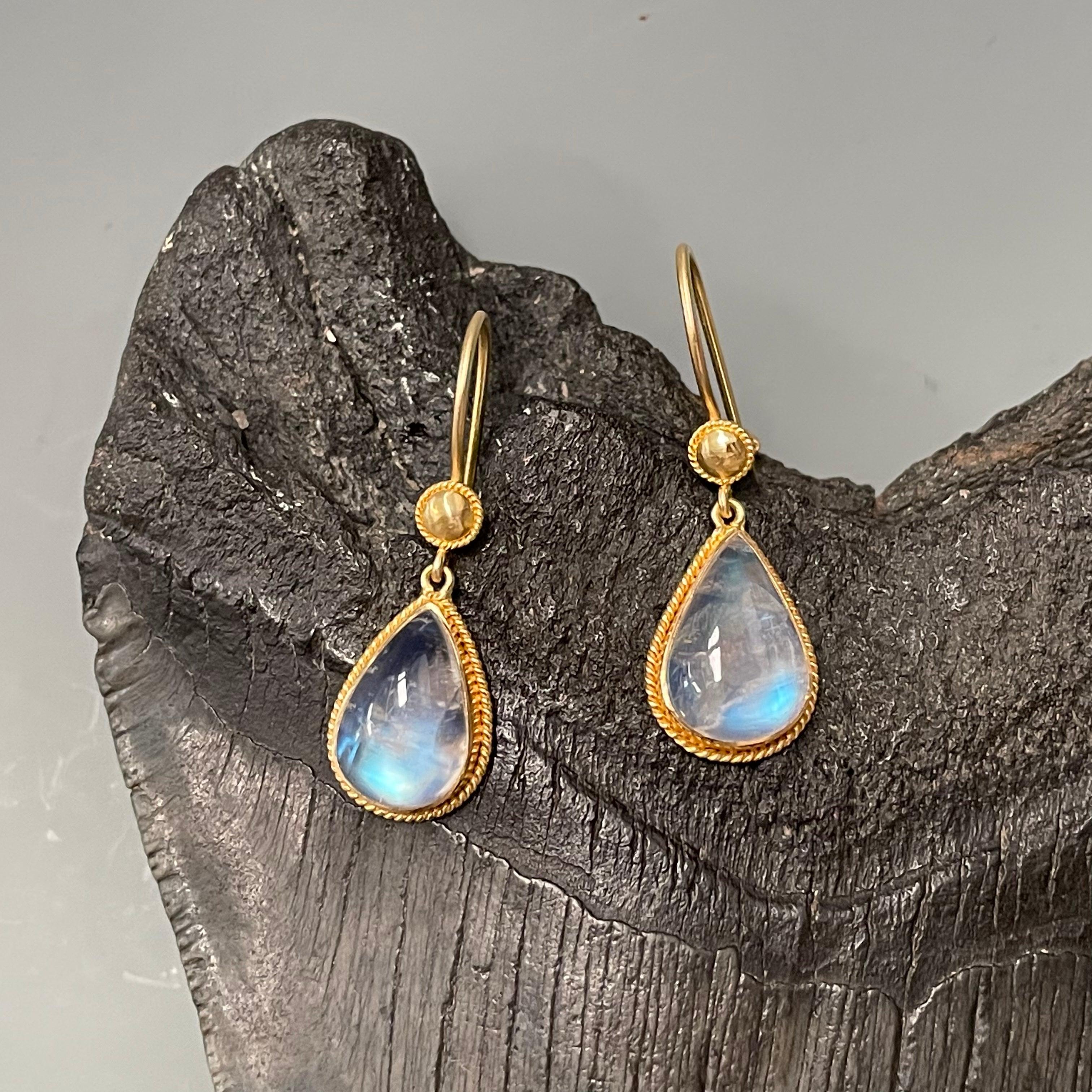 Steven Battelle 8.6 Carats Rainbow Moonstone Wire Dangle Earrings 18K Gold In New Condition For Sale In Soquel, CA