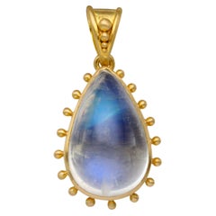 Steven Battelle 9.0 Carat Rainbow Moonstone 18K Gold Pendant With 18" 18K Chain