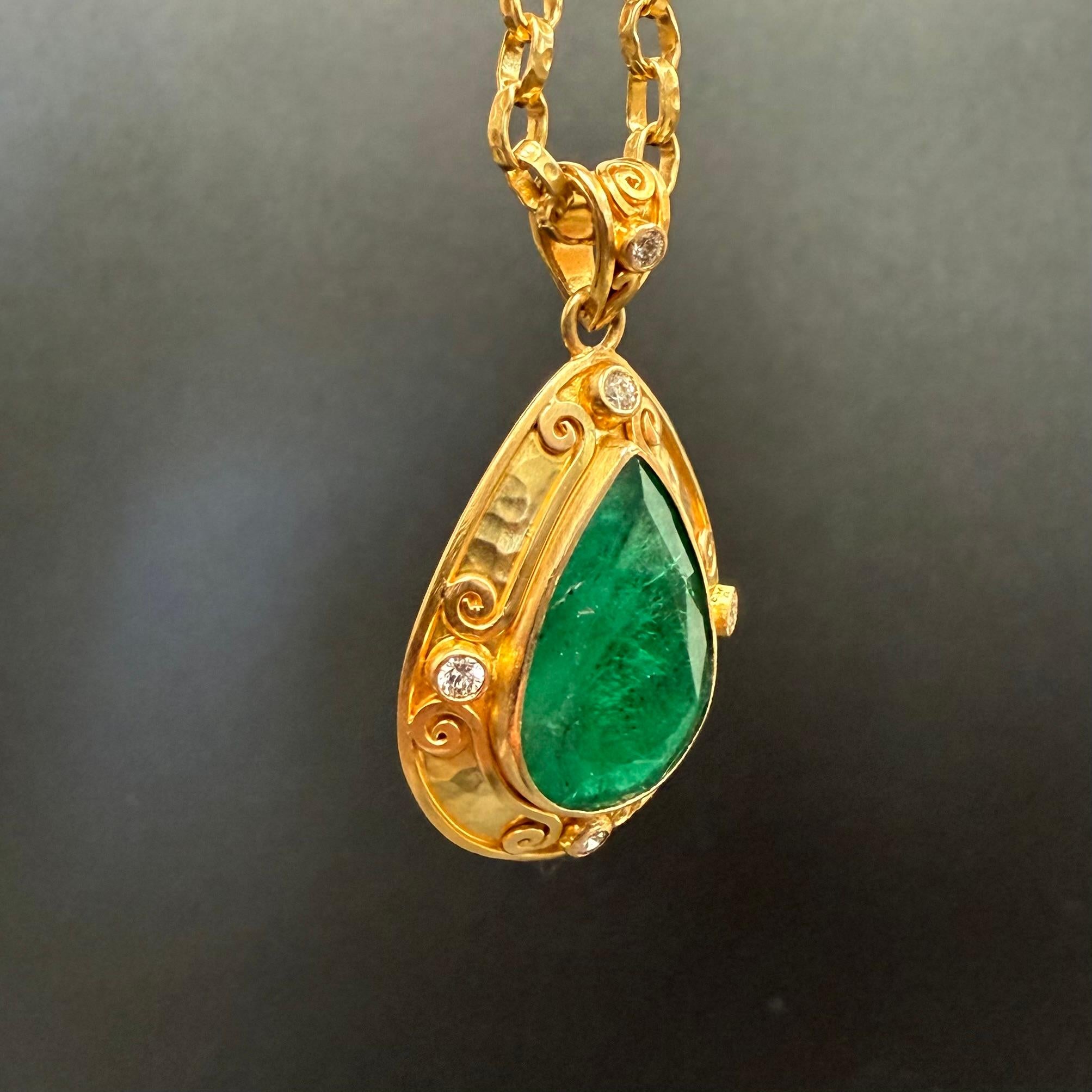 Steven Battelle 9.0 Carats Zambian Emerald Diamonds 18K Gold Pendant For Sale 5