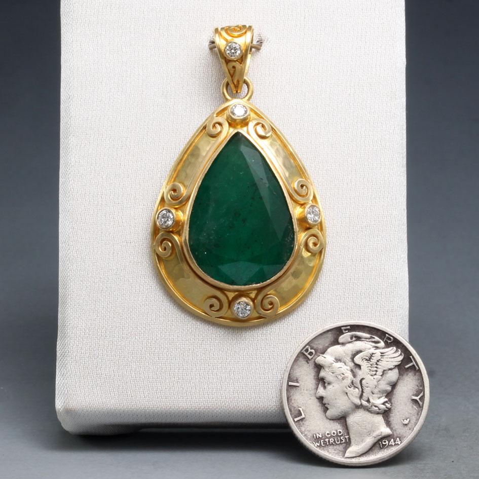 Steven Battelle 9.0 Carats Zambian Emerald Diamonds 18K Gold Pendant For Sale 2