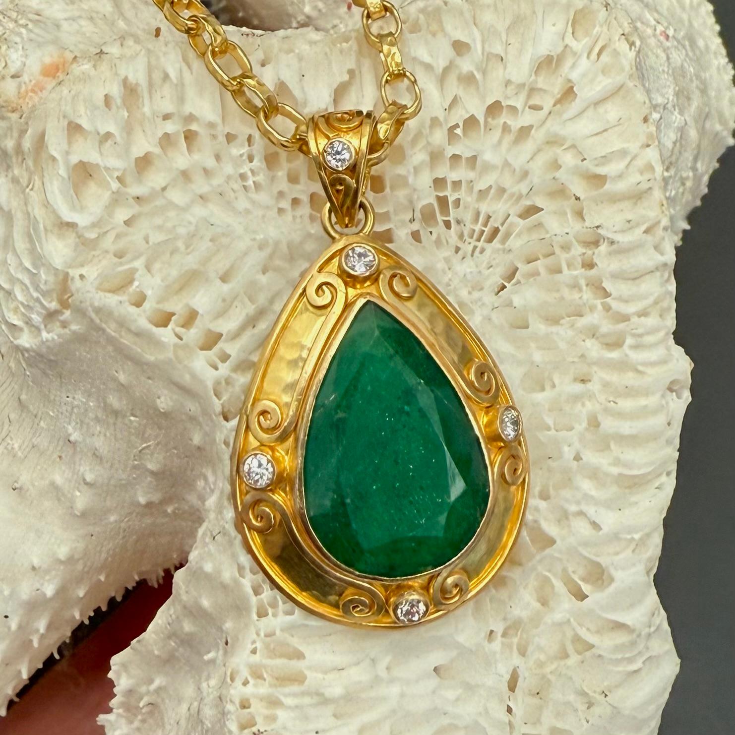 Steven Battelle 9.0 Carats Zambian Emerald Diamonds 18K Gold Pendant For Sale 3