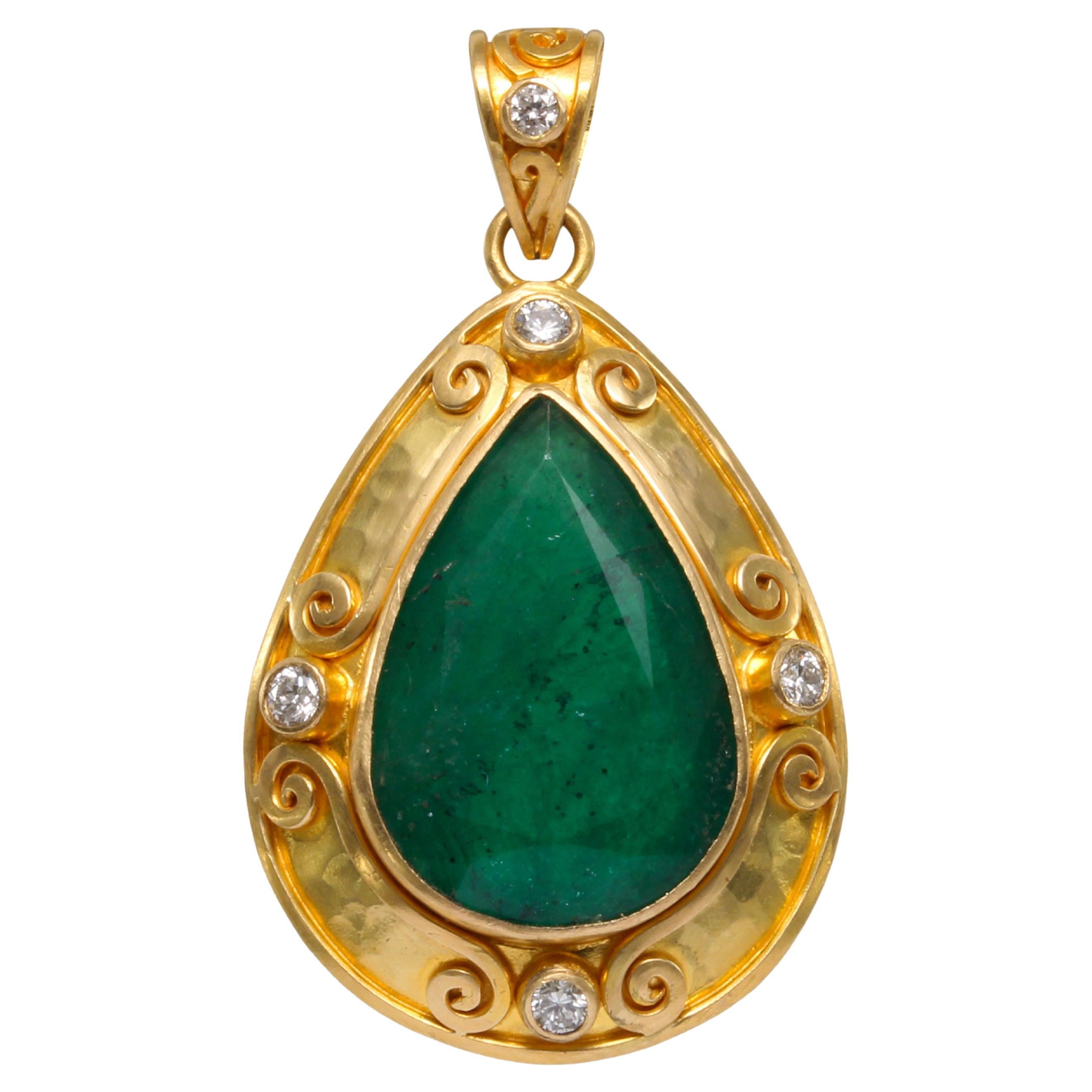 Colgante de oro de 18 quilates con esmeralda de Zambia de 9,0 quilates Steven Battelle