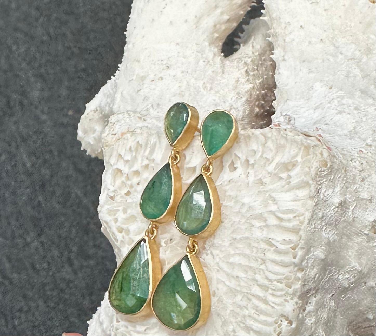 Contemporary Steven Battelle 9.1 Carats Zambian Emerald 18K Gold Post Earrings For Sale