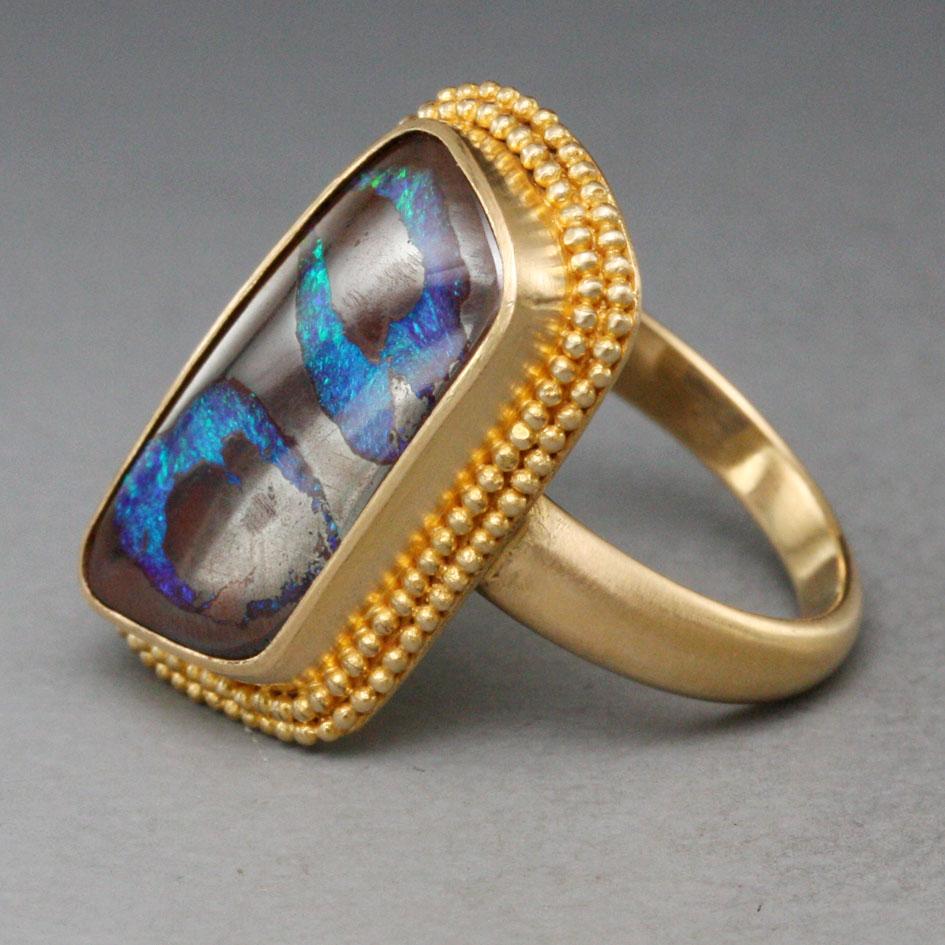 Contemporaneo Steven Battelle 9,2 carati di Opale Boulder Australiano Anello in oro 18 carati in vendita