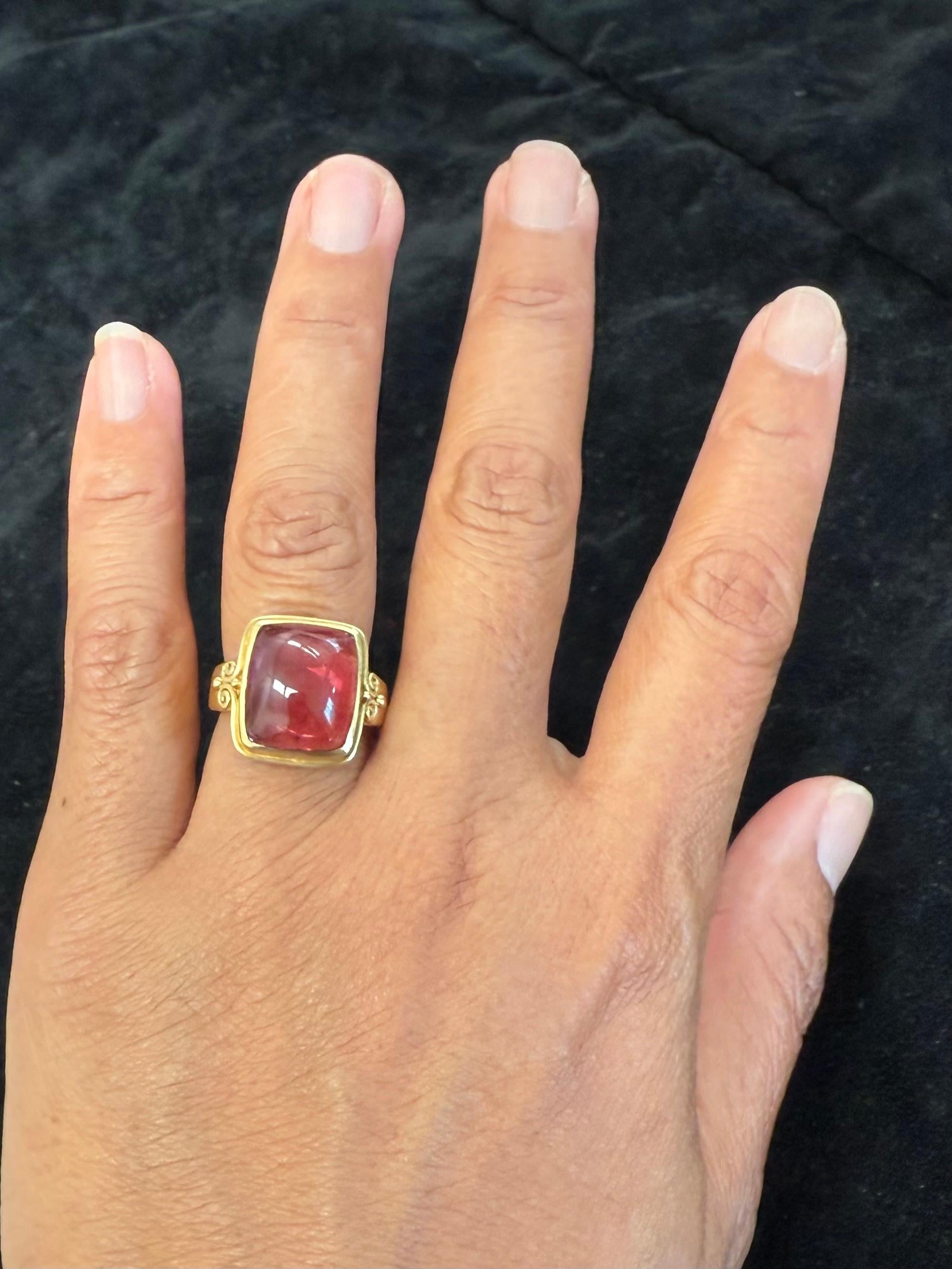 Steven Battelle, bague en or 18 carats avec tourmaline rose cabochon 9,2 carats en vente 4