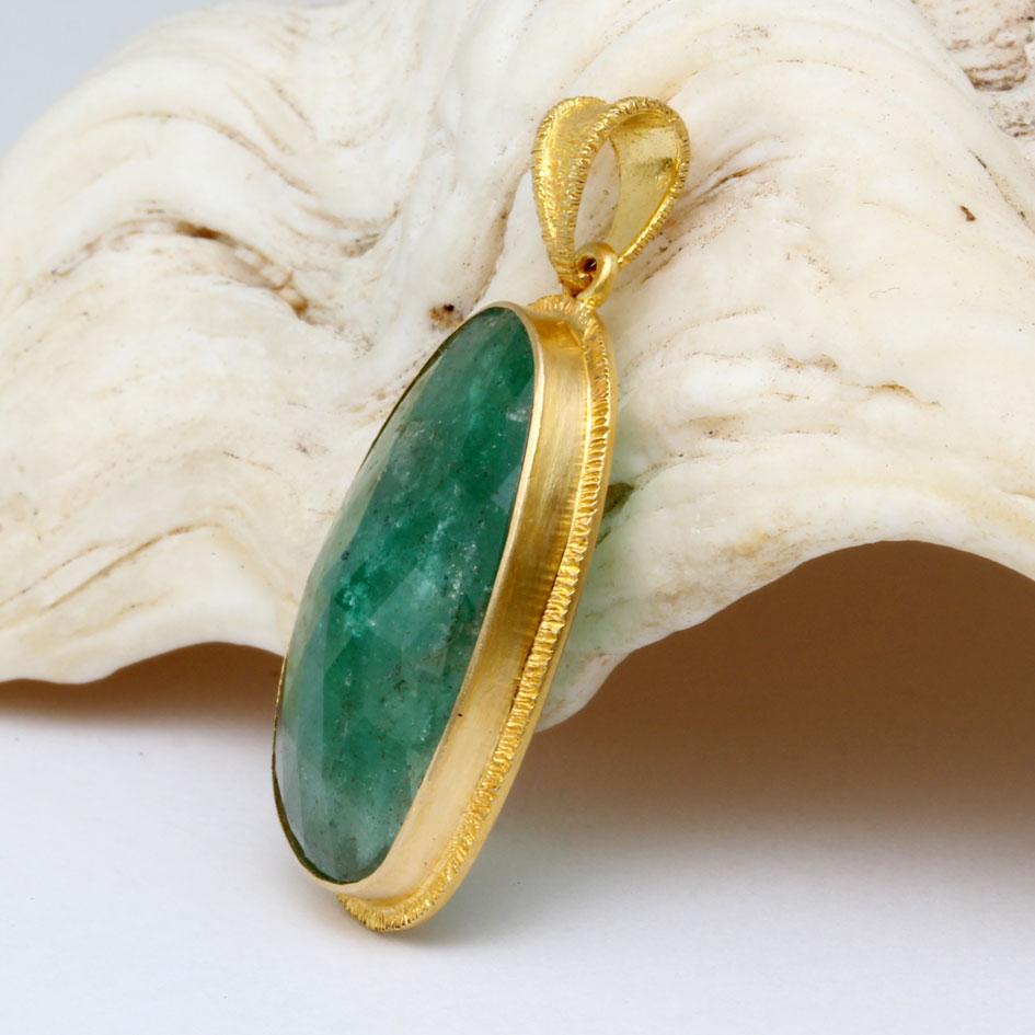 Mixed Cut Steven Battelle 9.5 Carats Brazilian Emerald 18K Gold Pendant  For Sale