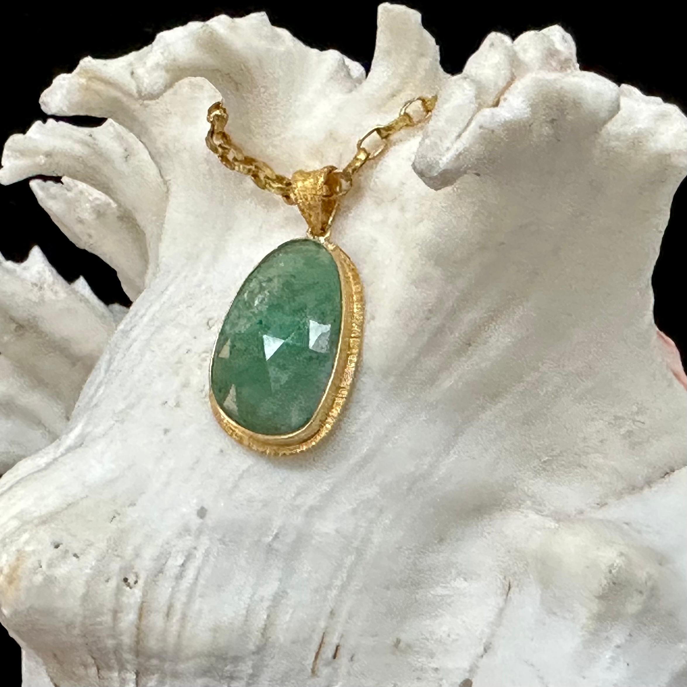 Steven Battelle 9.5 Carats Brazilian Emerald 18K Gold Pendant  For Sale 1
