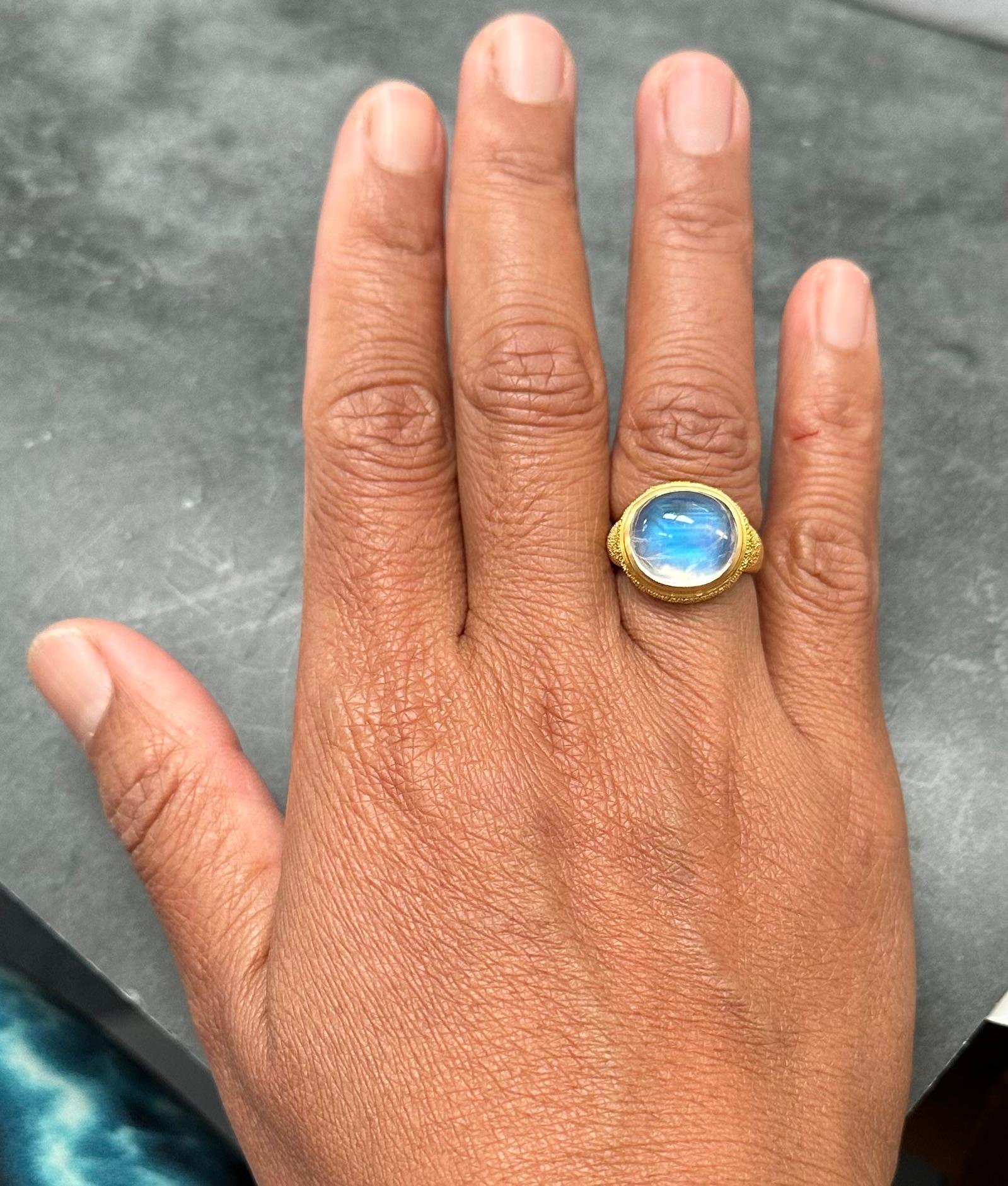 Steven Battelle 9.6 Carats Cabochon Rainbow Moonstone 22K Gold Ring  In New Condition For Sale In Soquel, CA