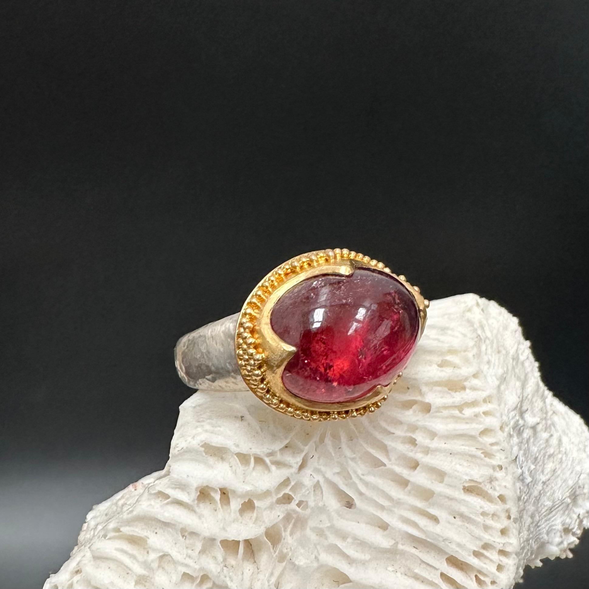 Steven Battelle Anello con tormalina rosa da 9,8 carati in oro e argento 22 carati A. Silver in vendita 1