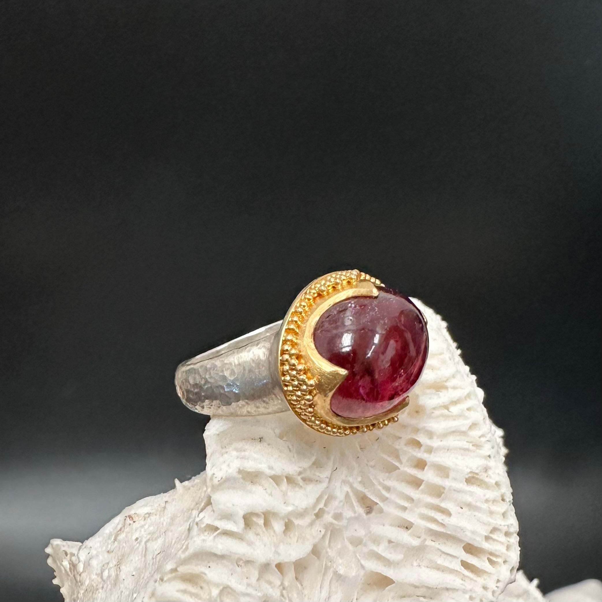 Steven Battelle Anello con tormalina rosa da 9,8 carati in oro e argento 22 carati A. Silver in vendita 2