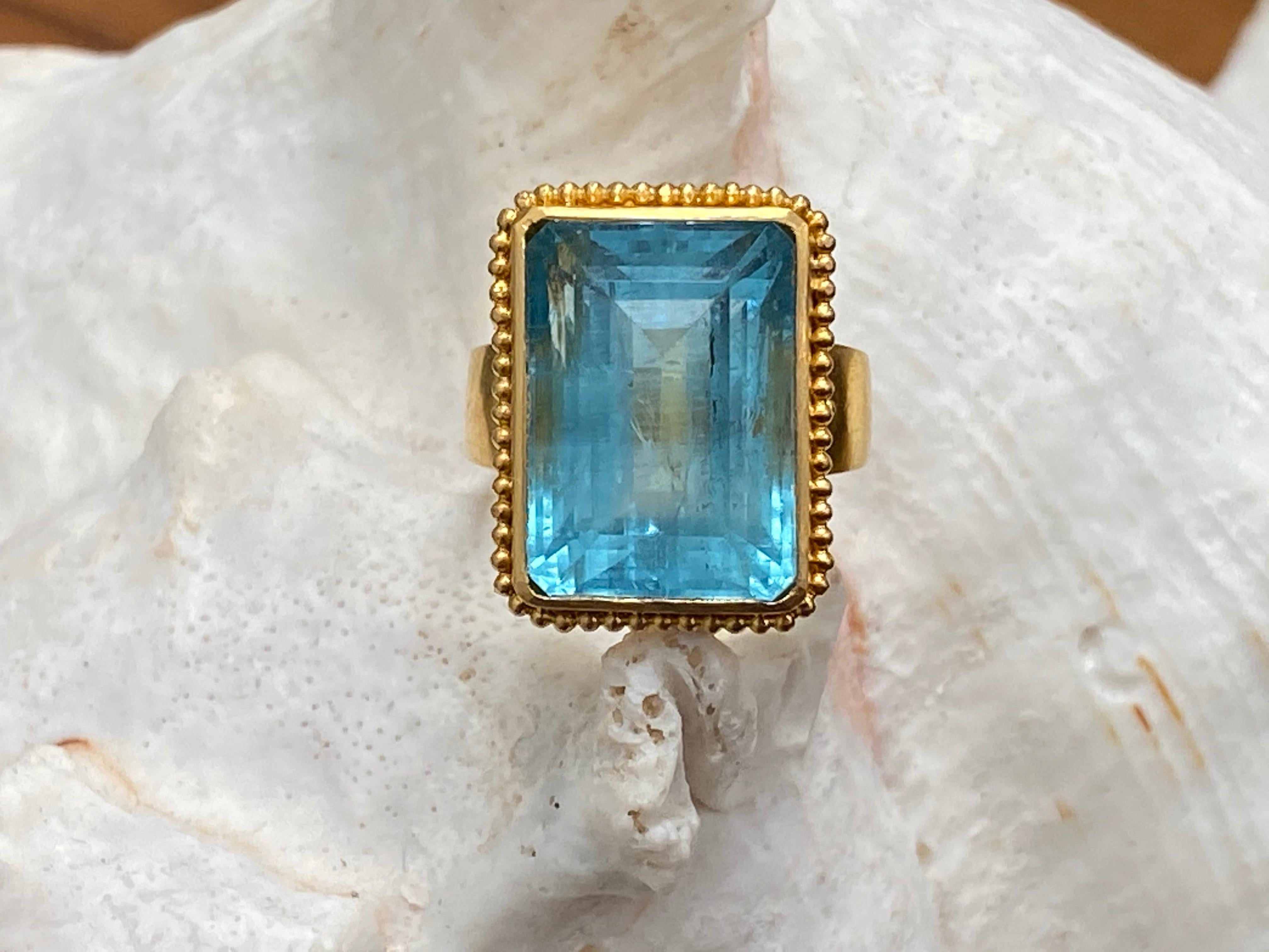 Steven Battelle Aquamarin-Cocktailring, 22K Gold, Größe 7 (Kissenschliff)
