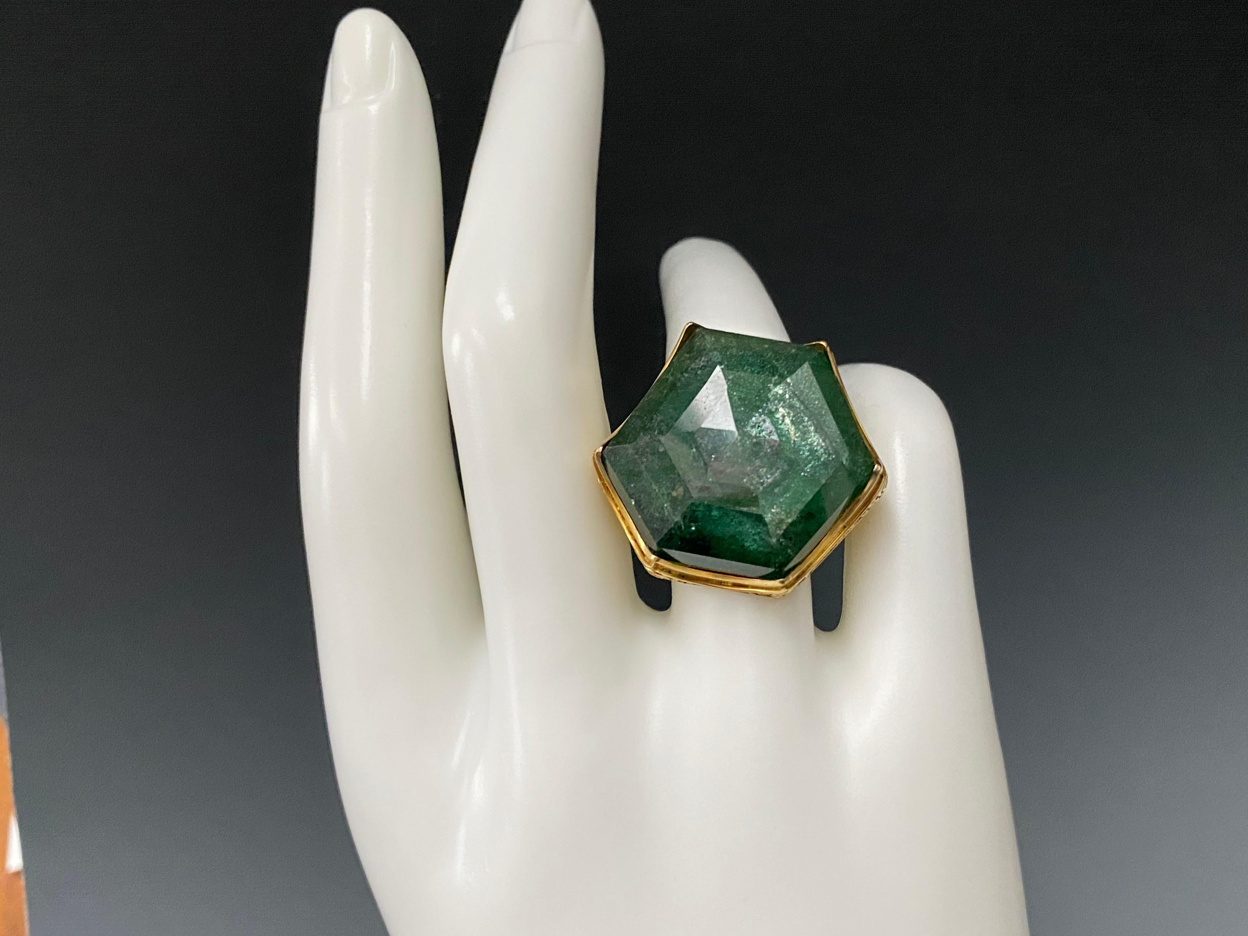 Steven Battelle 24.3 Carat Emerald 18K Gold Cocktail Ring For Sale 1