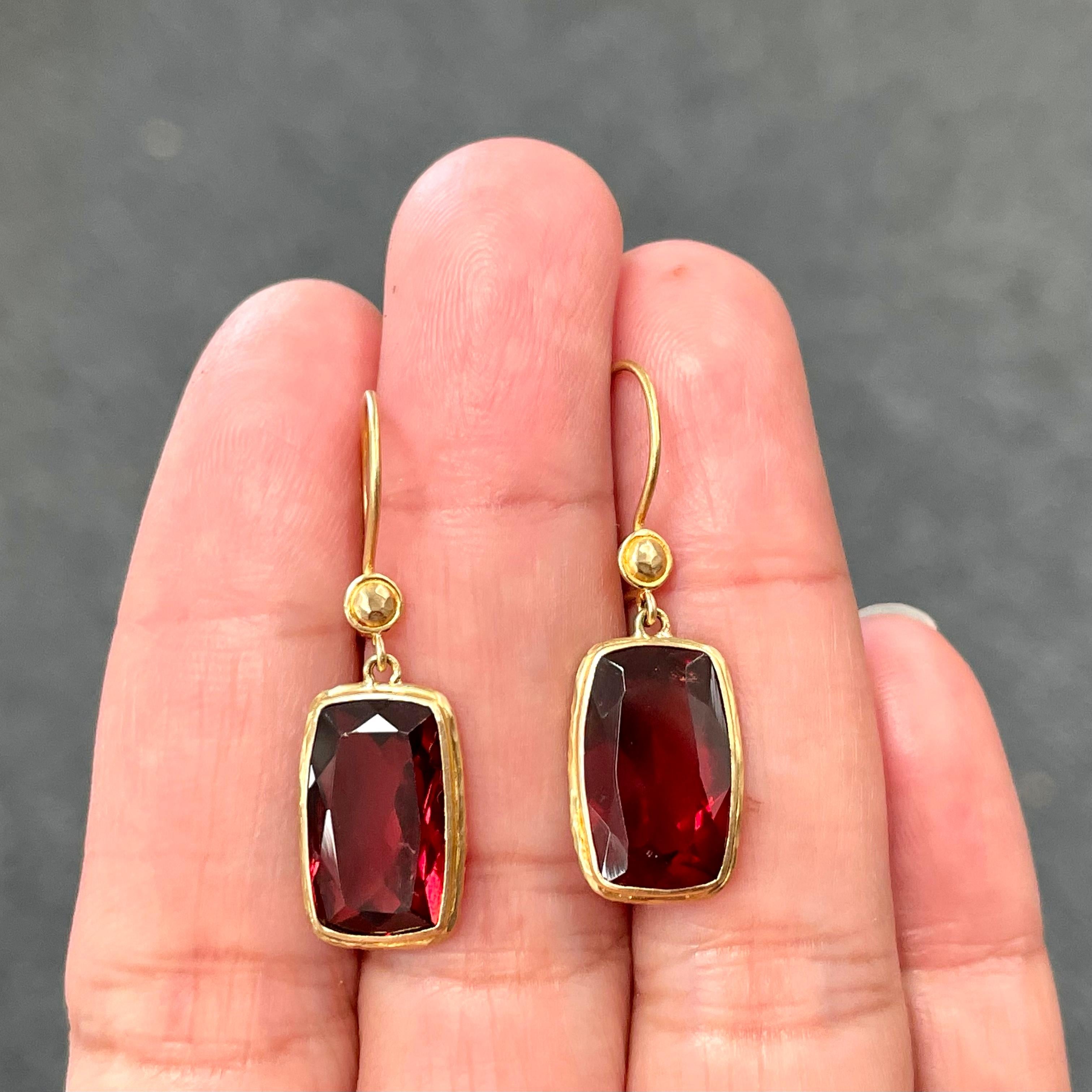 Steven Battelle Faceted Long Cushion 10.4 Carats Garnet 18K Gold Wire Earrings In New Condition For Sale In Soquel, CA