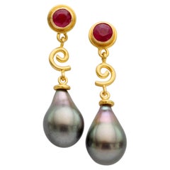 Boucles d'oreilles Steven Battelle or 18K perles d'eau douce et rubis