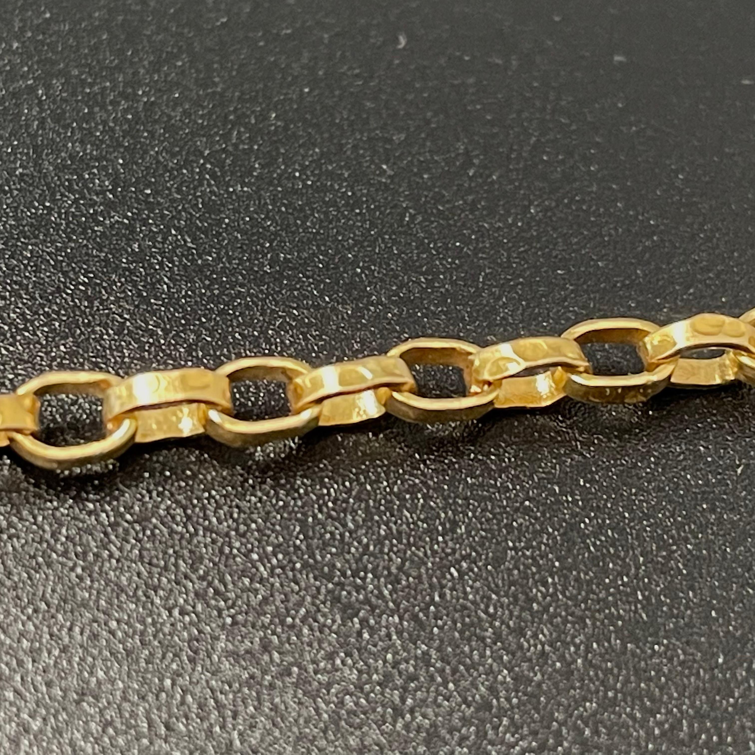 Una exclusiva cadena martillada a mano con textura orgánica y acabado mate proporciona una forma hermosa de exhibir tus preciados colgantes.  1,3 mm de ancho.  También disponible en 18 y 24 pulgadas. Si quieres una de esas longitudes, envíanos un