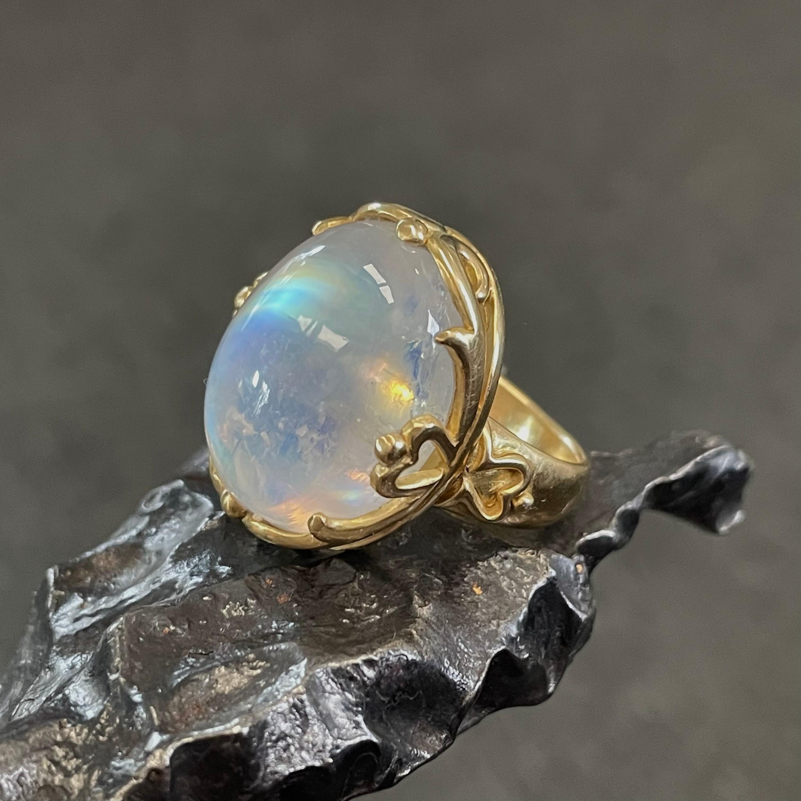 For Sale:  Steven Battelle Large 33.3 Carats Cabochon Rainbow Moonstone 18K Gold Ring 6