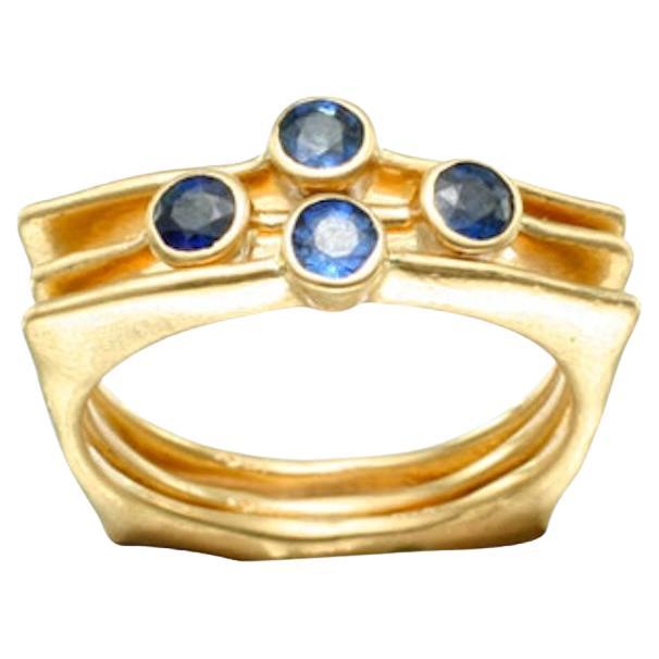 Anello in oro 18 carati con zaffiri blu a più fasce di Steven Battelle in vendita