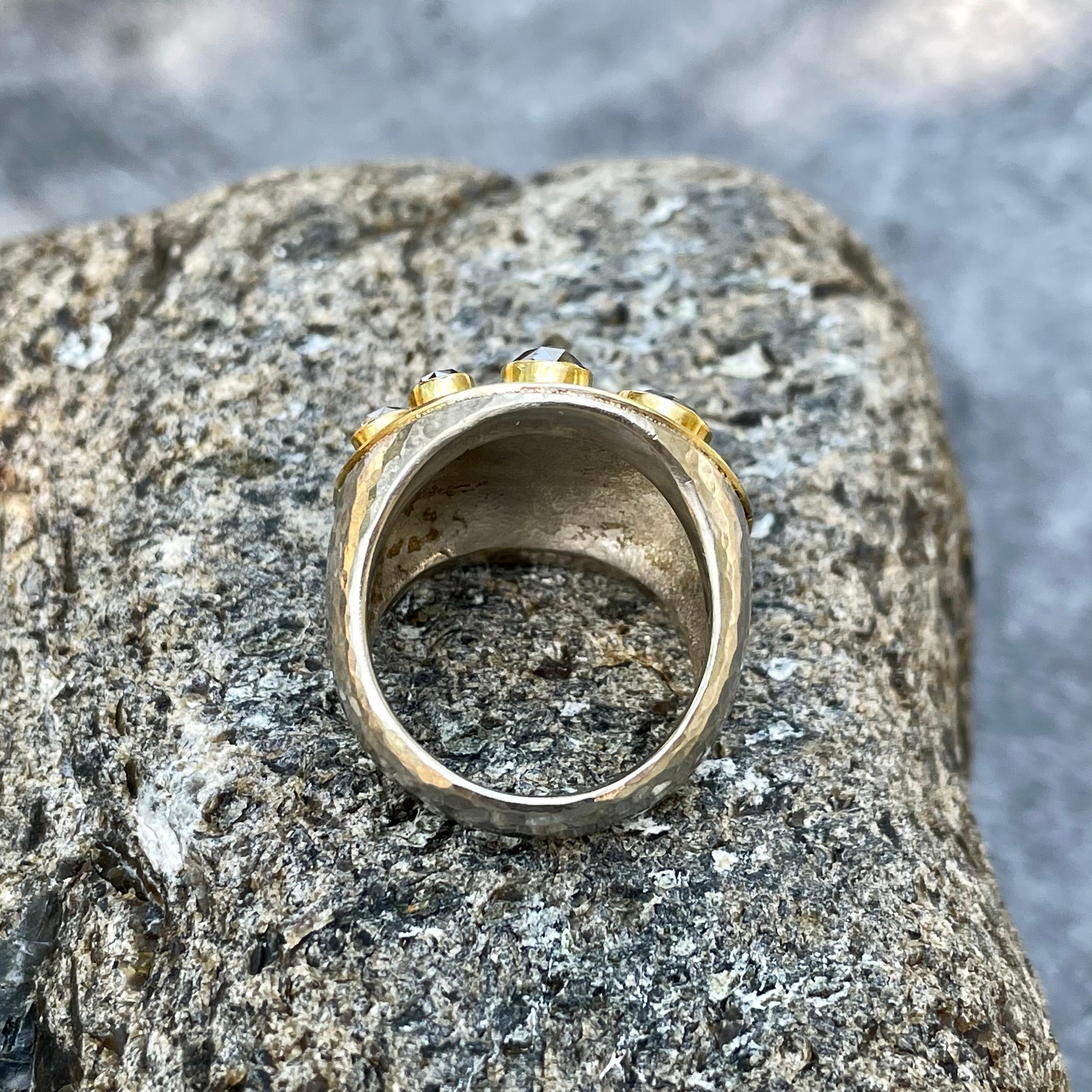 Contemporaneo Steven Battelle Anello con diamanti grezzi taglio rosa multipli in oro e argento 18 carati in vendita