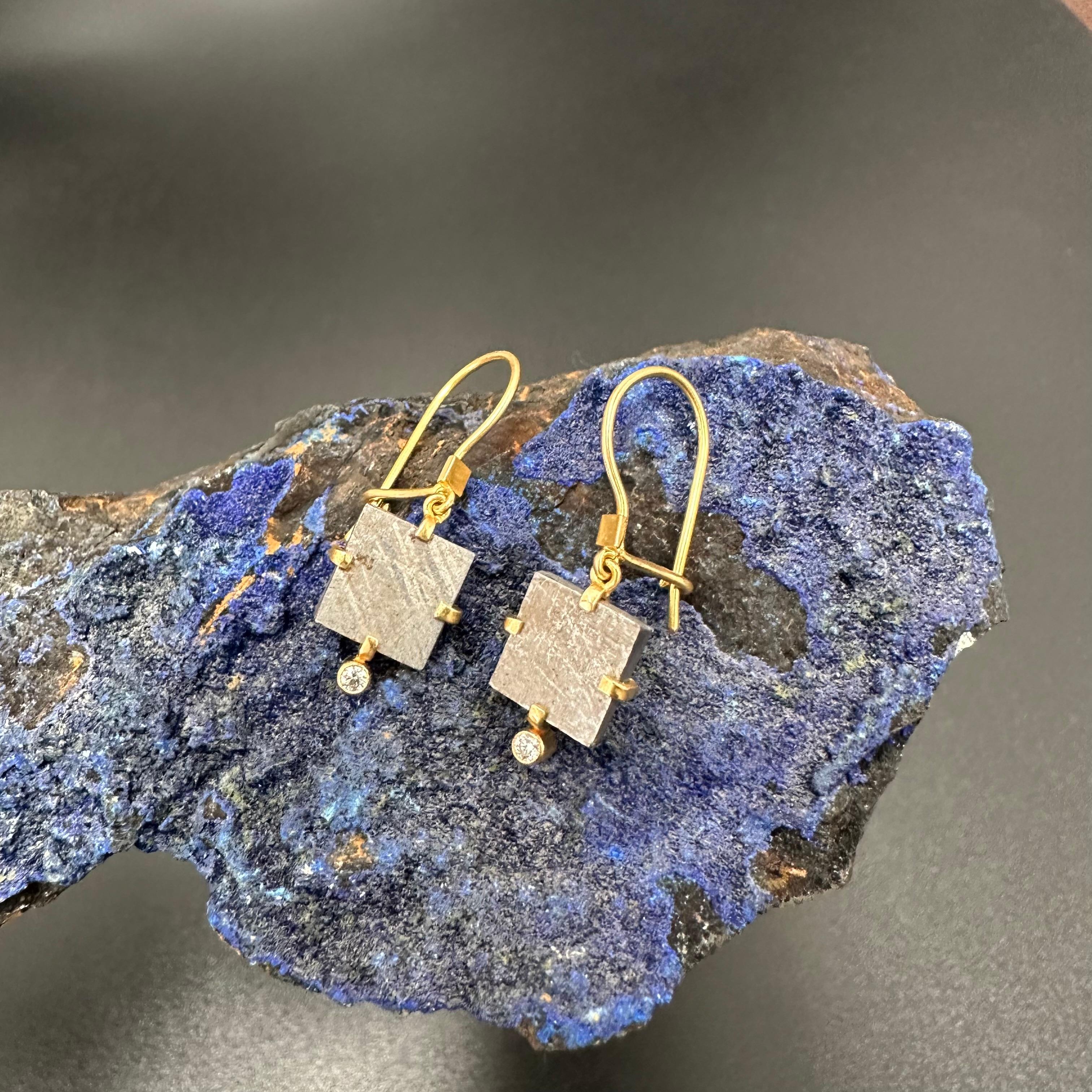 Steven Battelle, pendants d'oreilles Namibia Gibeon Meteorite et diamants en or 18 carats en vente 5