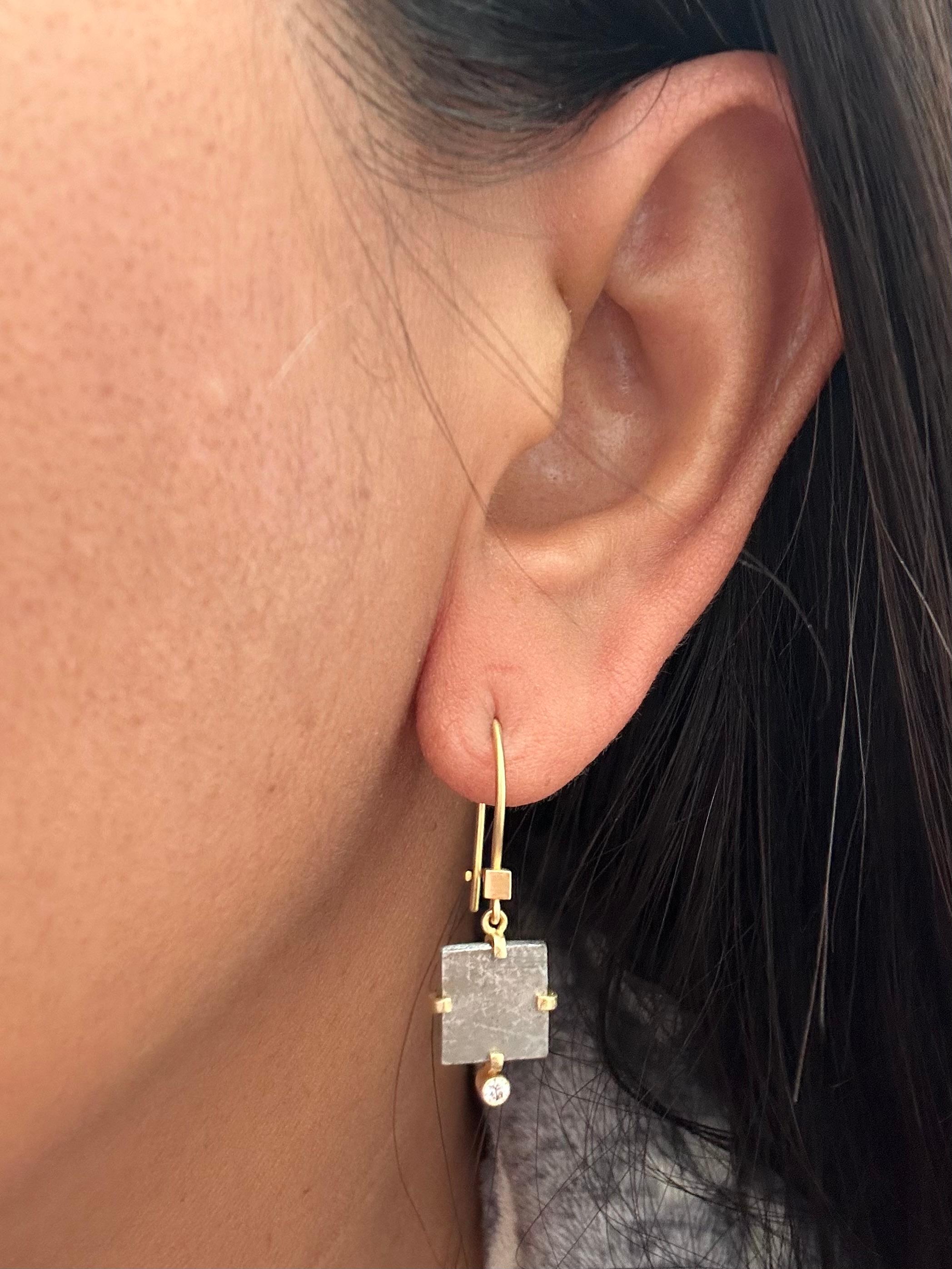 Steven Battelle, pendants d'oreilles Namibia Gibeon Meteorite et diamants en or 18 carats en vente 6