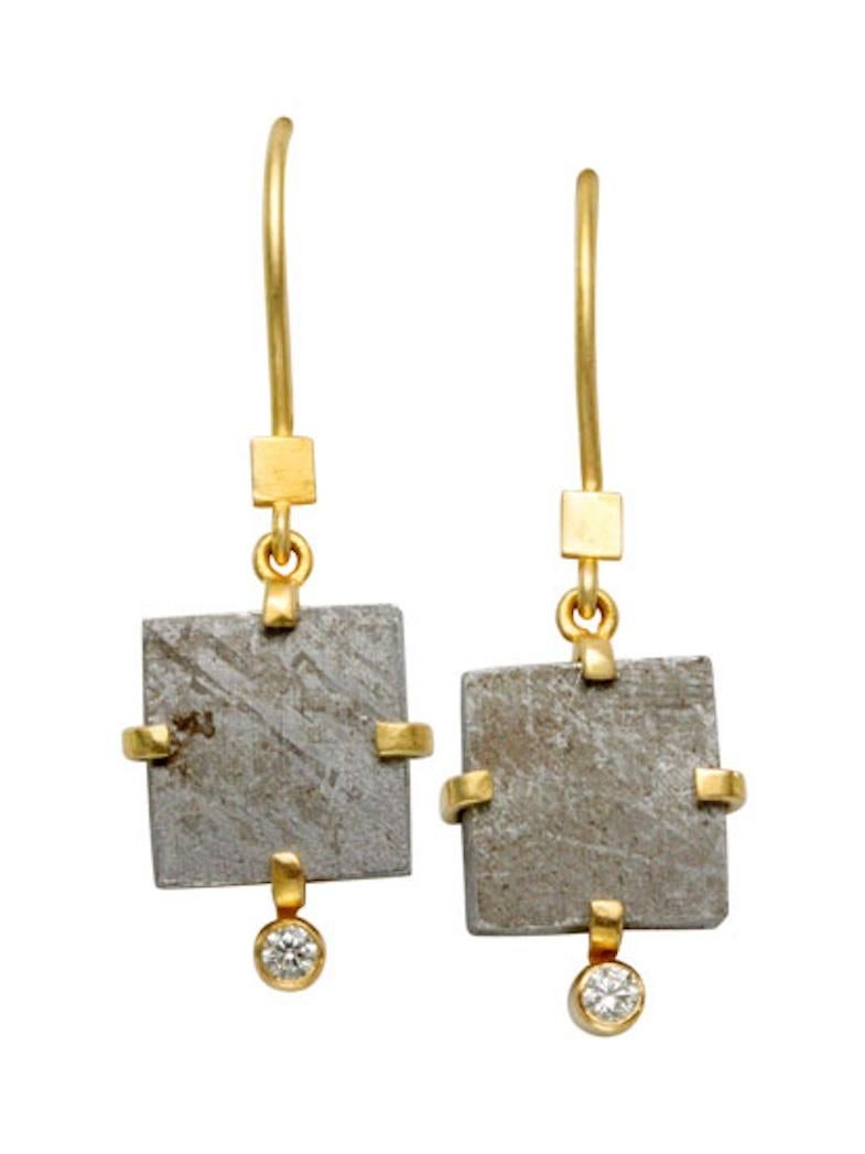 Steven Battelle, pendants d'oreilles Namibia Gibeon Meteorite et diamants en or 18 carats Unisexe en vente