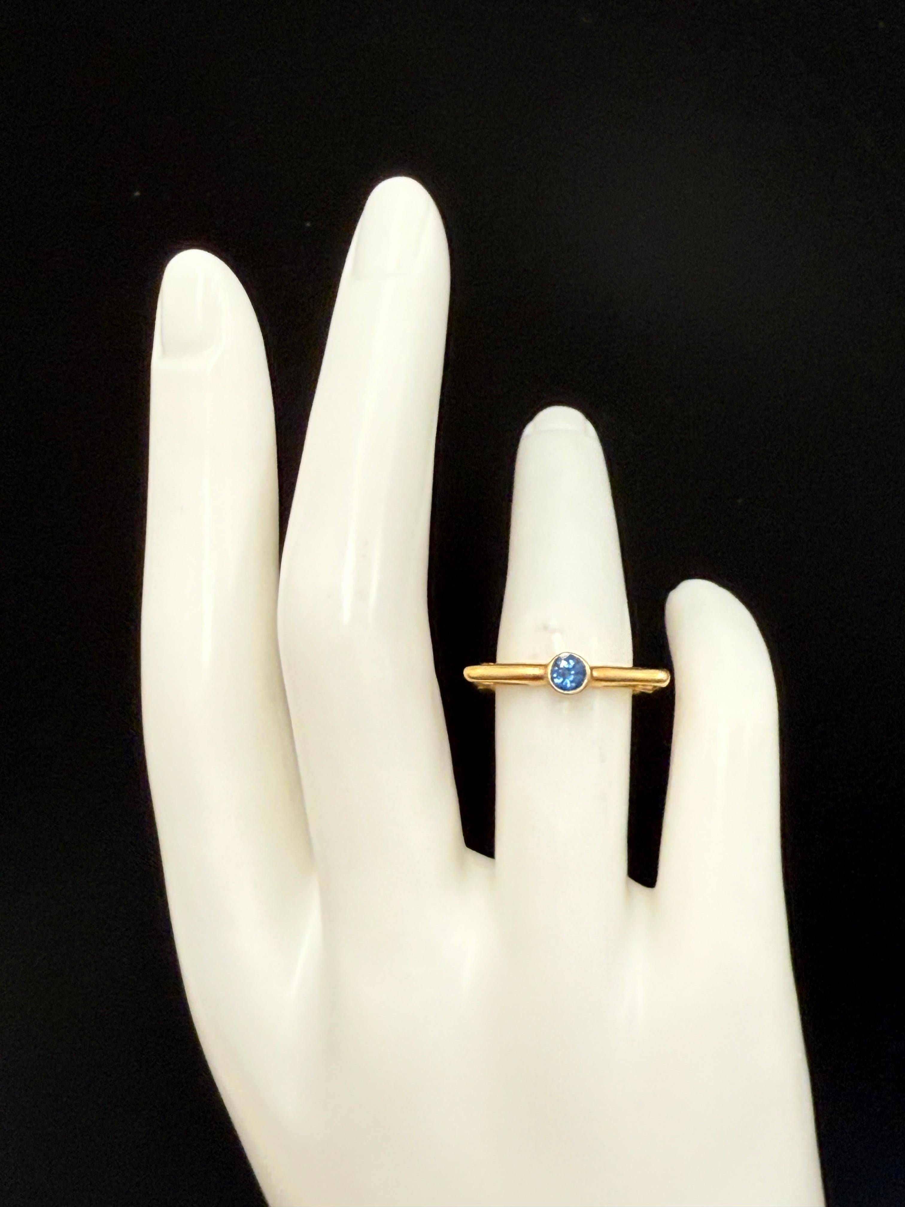 Steven Battelle O.4 Carat Blue Saphire 18K Gold Ring For Sale 5