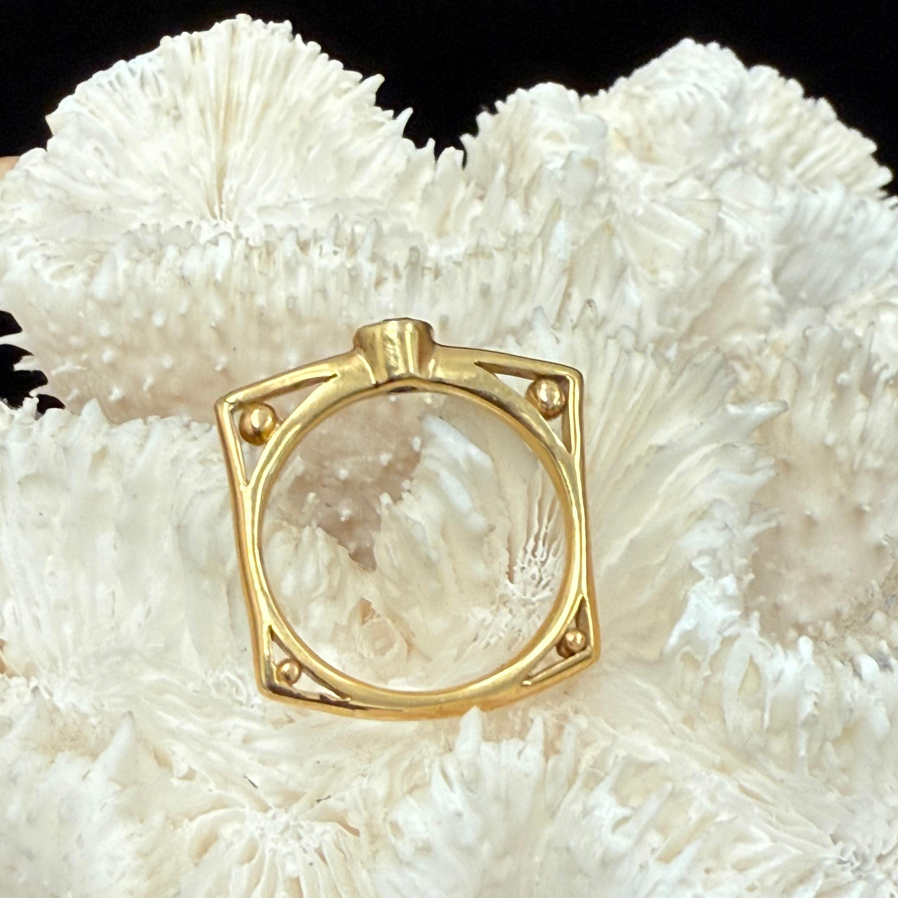 Contemporary Steven Battelle O.4 Carat Blue Saphire 18K Gold Ring For Sale