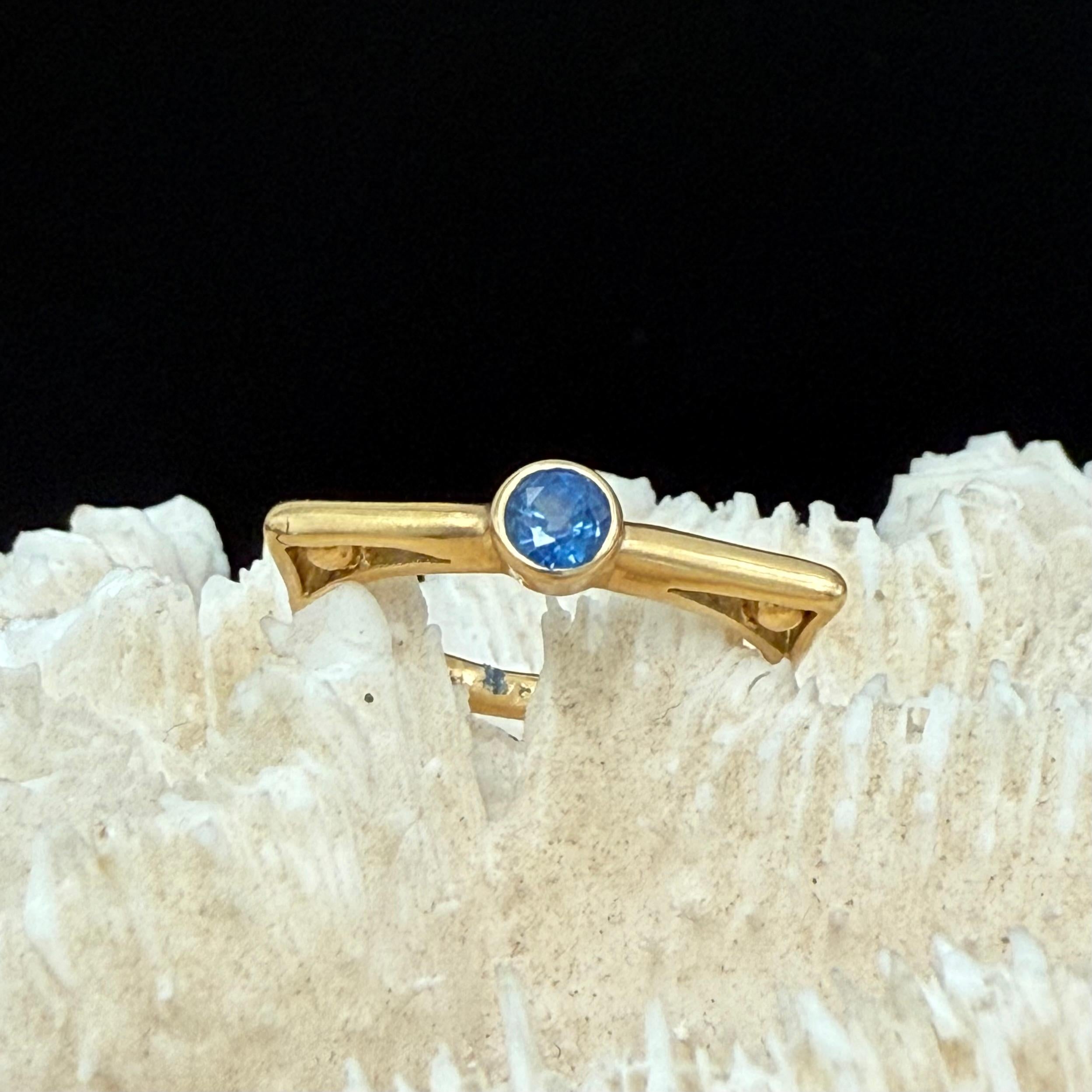 Rose Cut Steven Battelle O.4 Carat Blue Saphire 18K Gold Ring For Sale