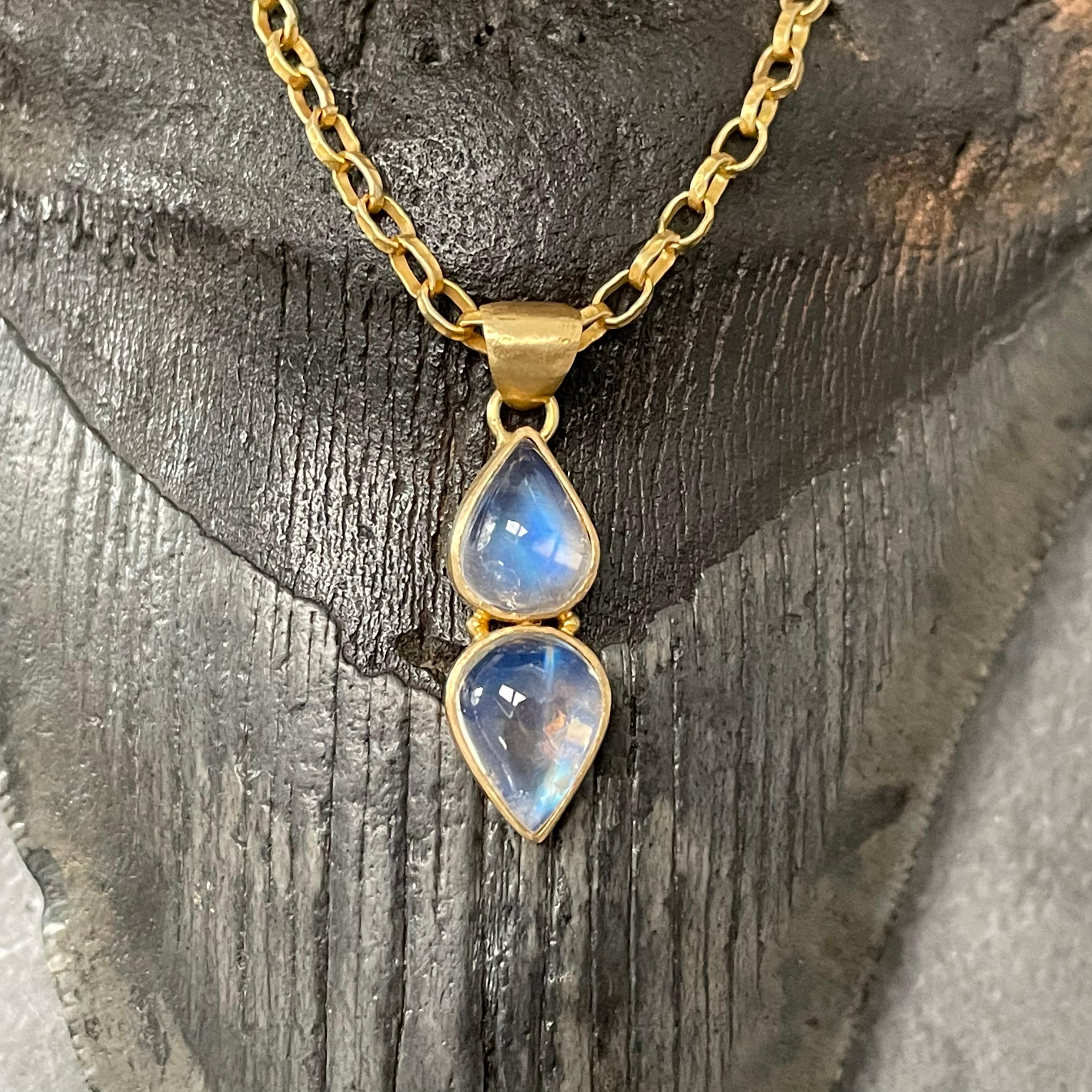 Steven Battelle Opposing Teardrop 5.8 Carats Rainbow Moonstone 18K Gold Pendant For Sale 3