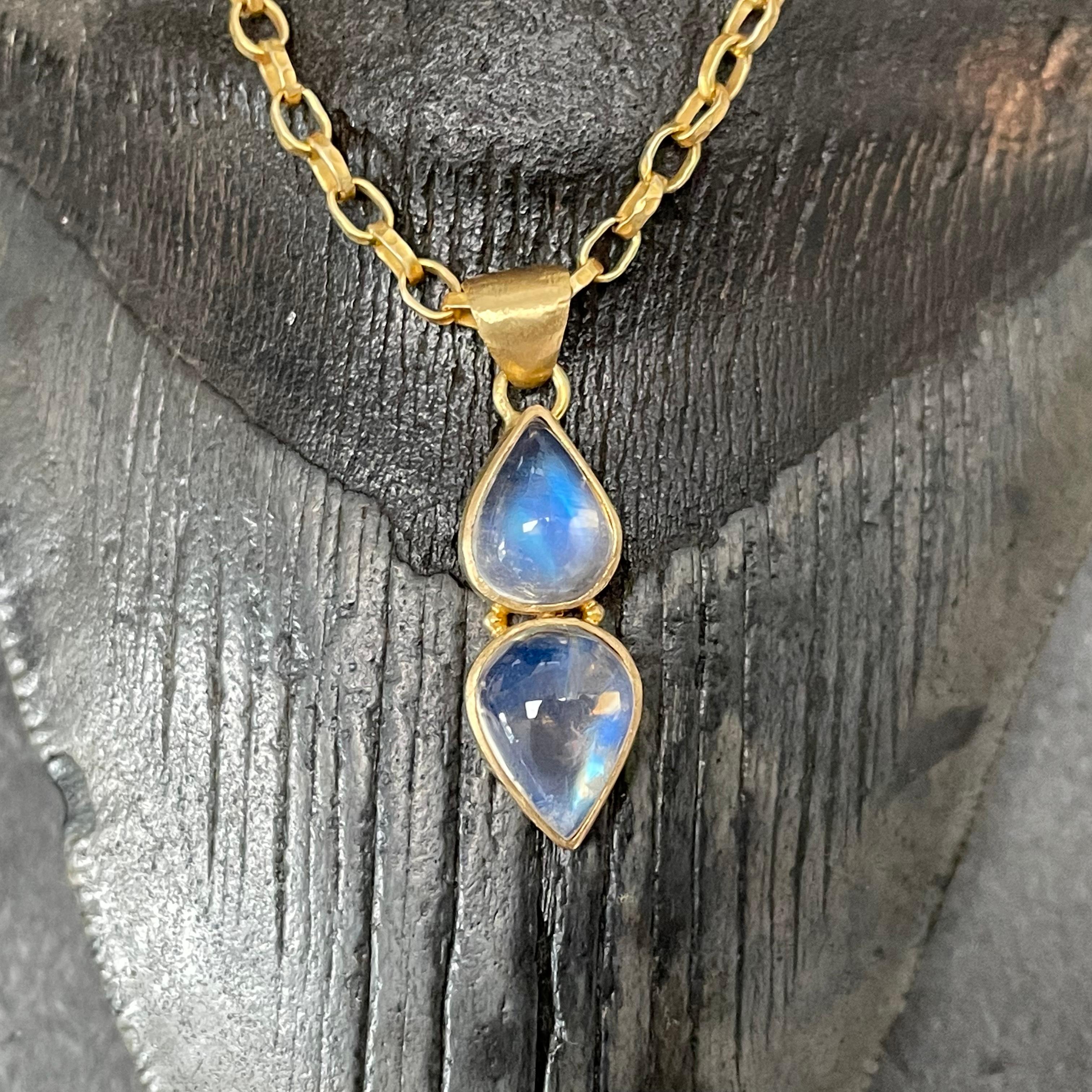 Contemporary Steven Battelle Opposing Teardrop 5.8 Carats Rainbow Moonstone 18K Gold Pendant For Sale