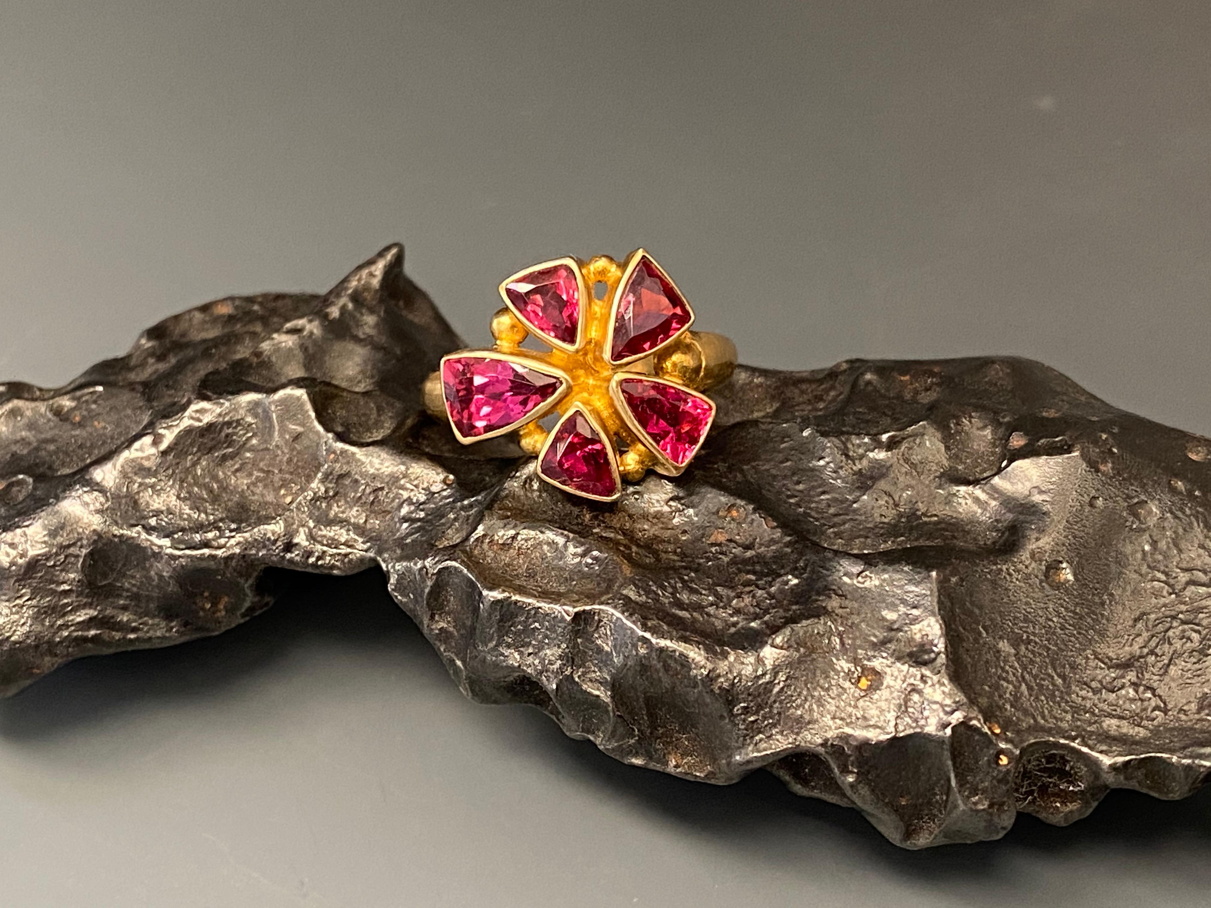 Contemporary Steven Battelle 2.5 Carat Multi-Stone Rubelite Pink Tourmaline Ring 18k Gold For Sale