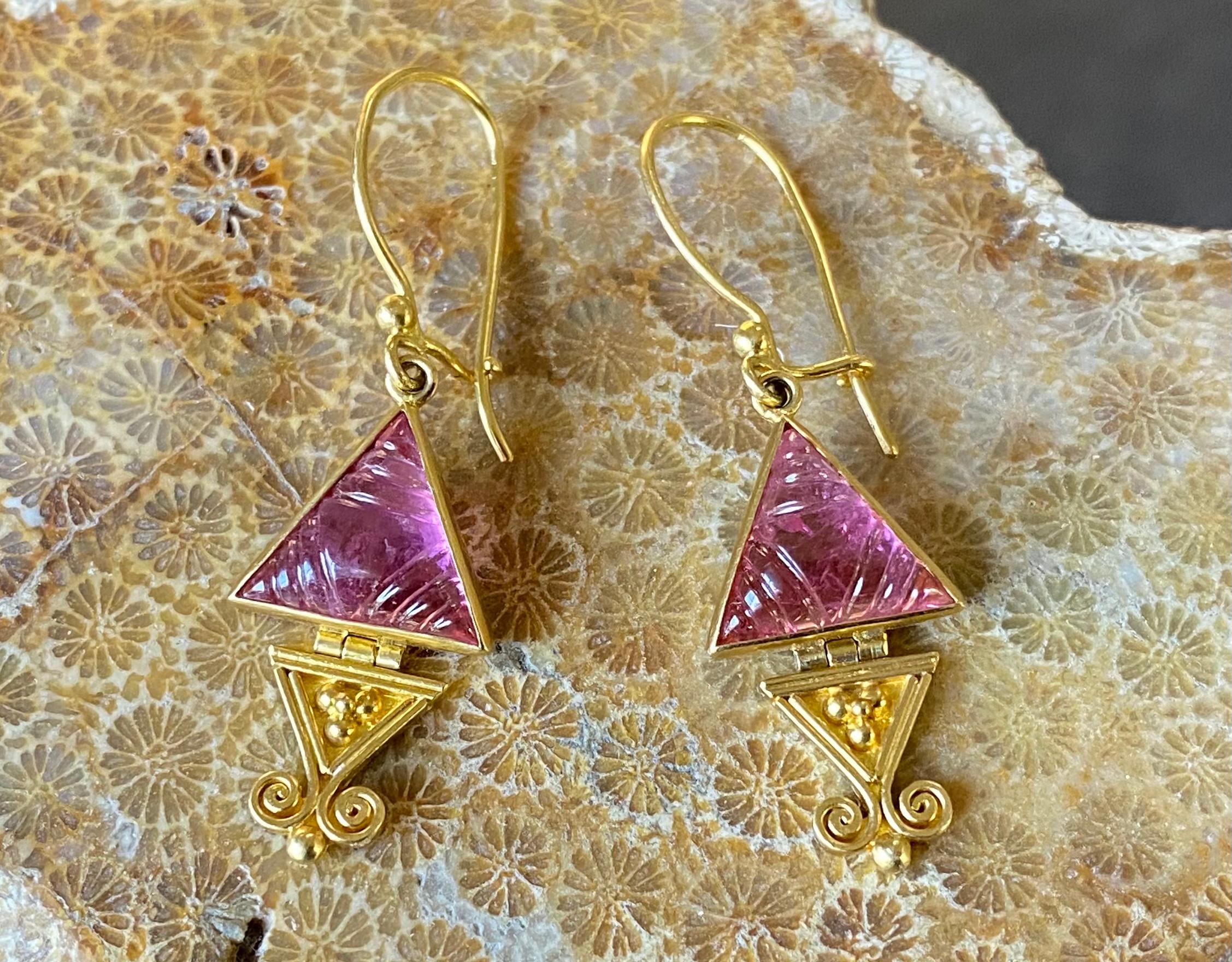 Steven Battelle 4.9 Carats Pink Tourmaline Triangle Drop Earrings 18K Gold In New Condition For Sale In Soquel, CA